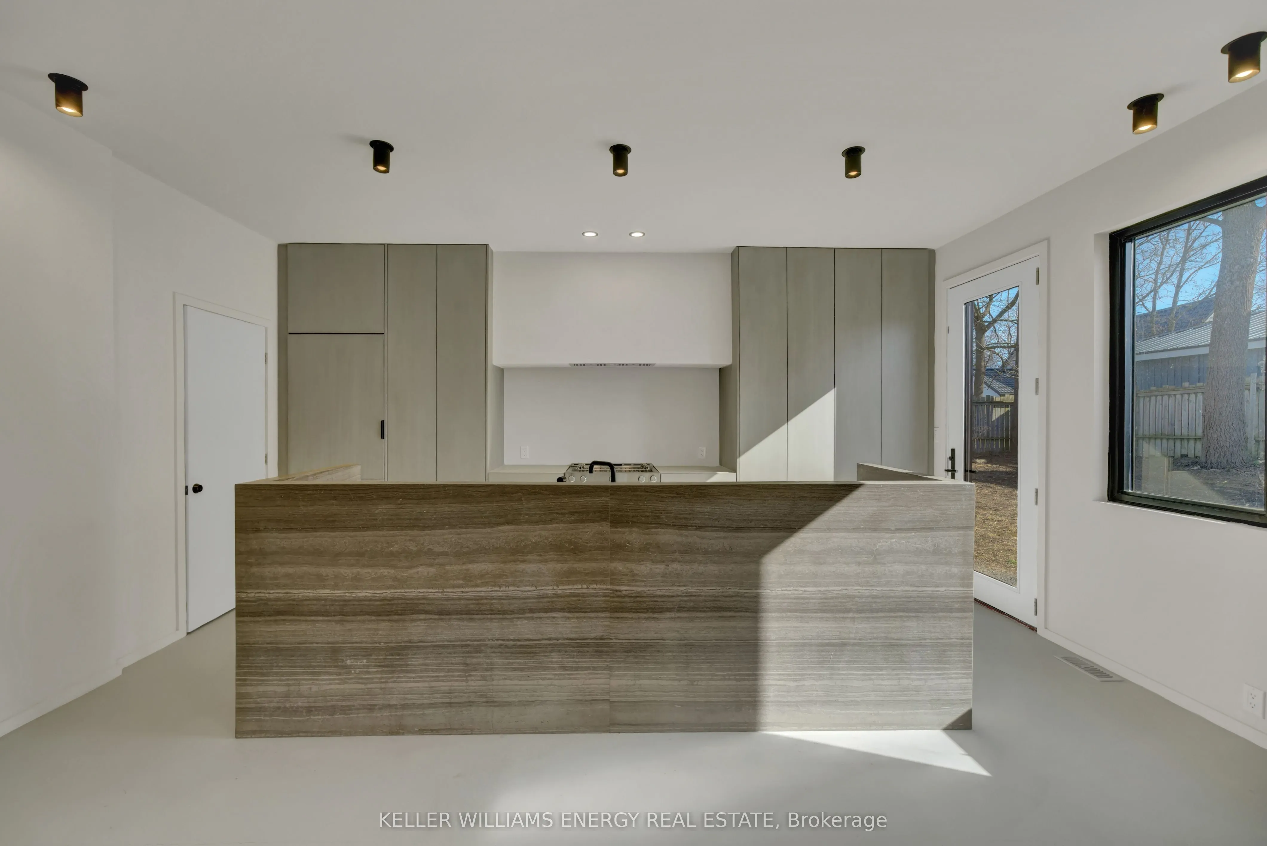 368 Picton Main Street N