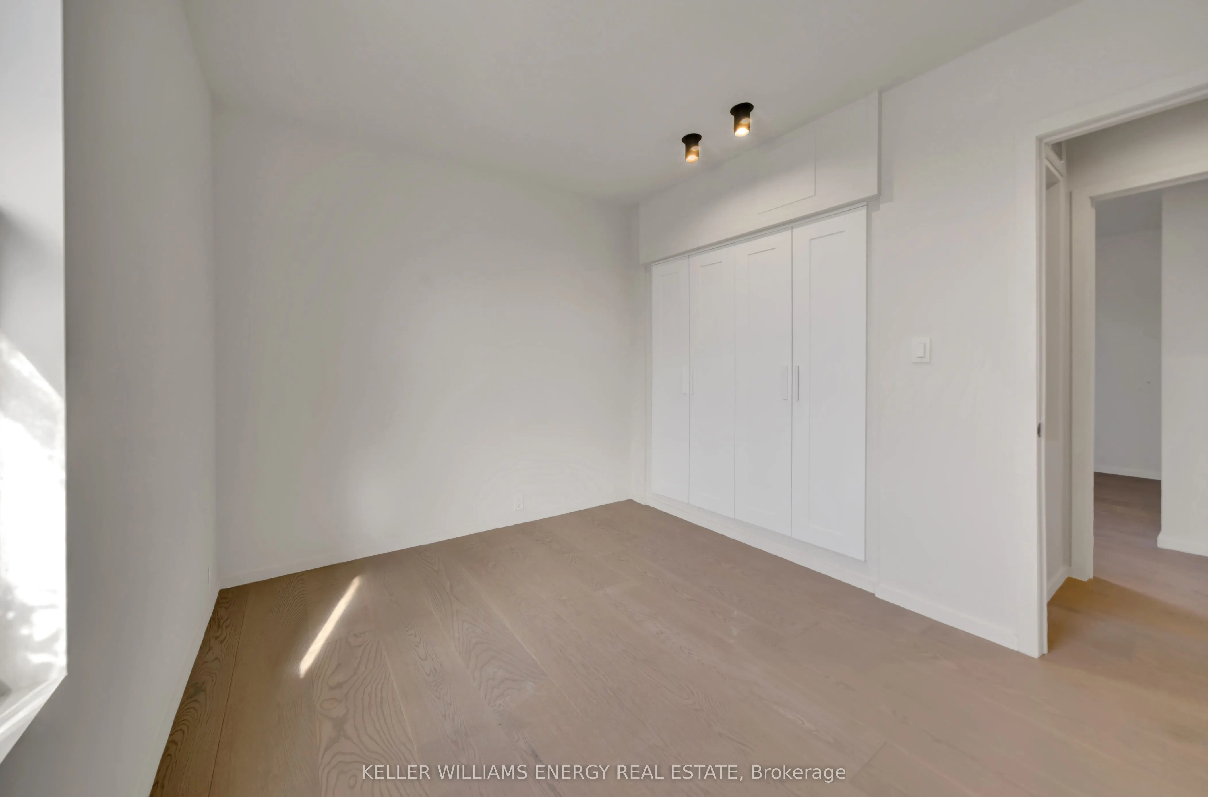 368 Picton Main Street N