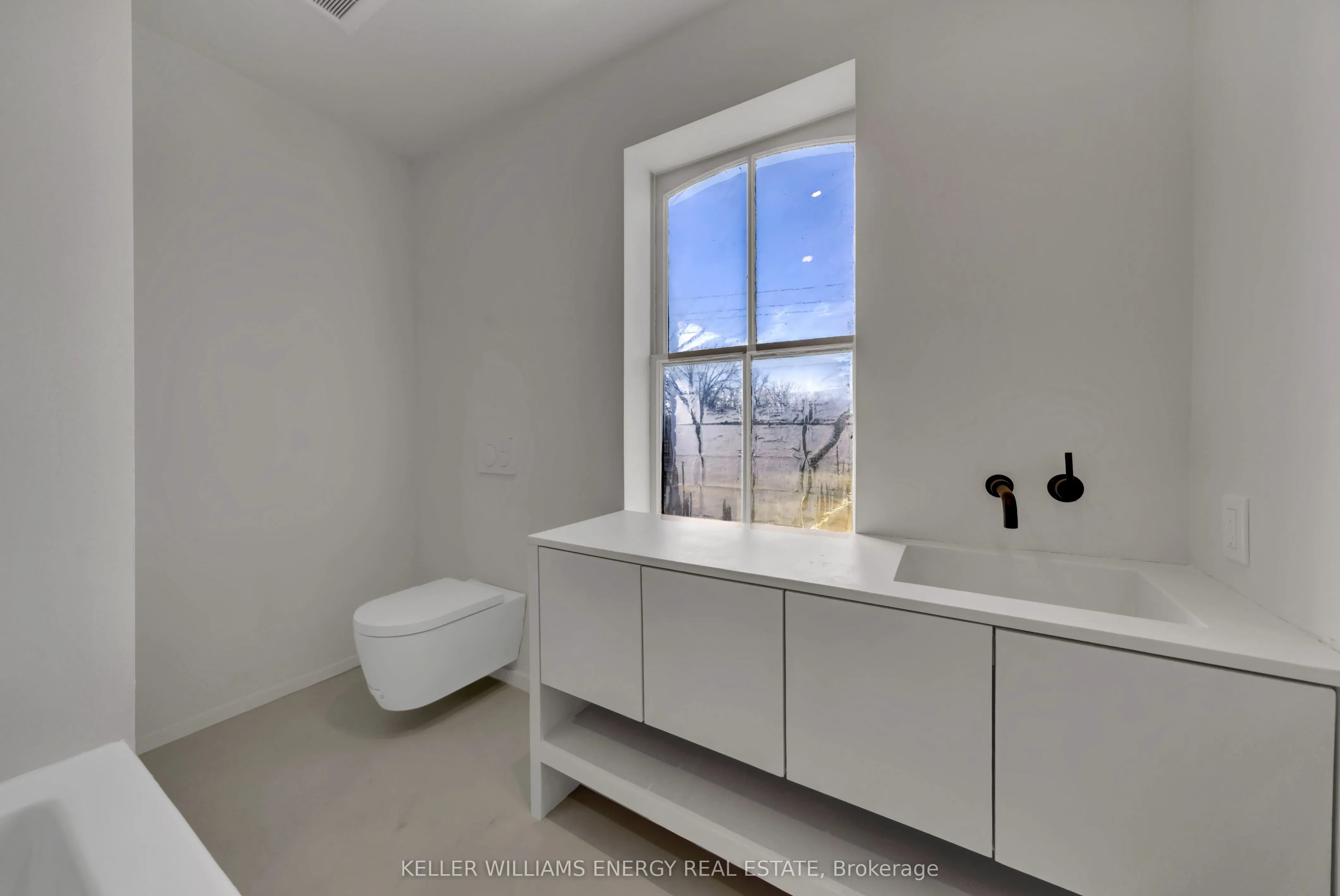 368 Picton Main Street N