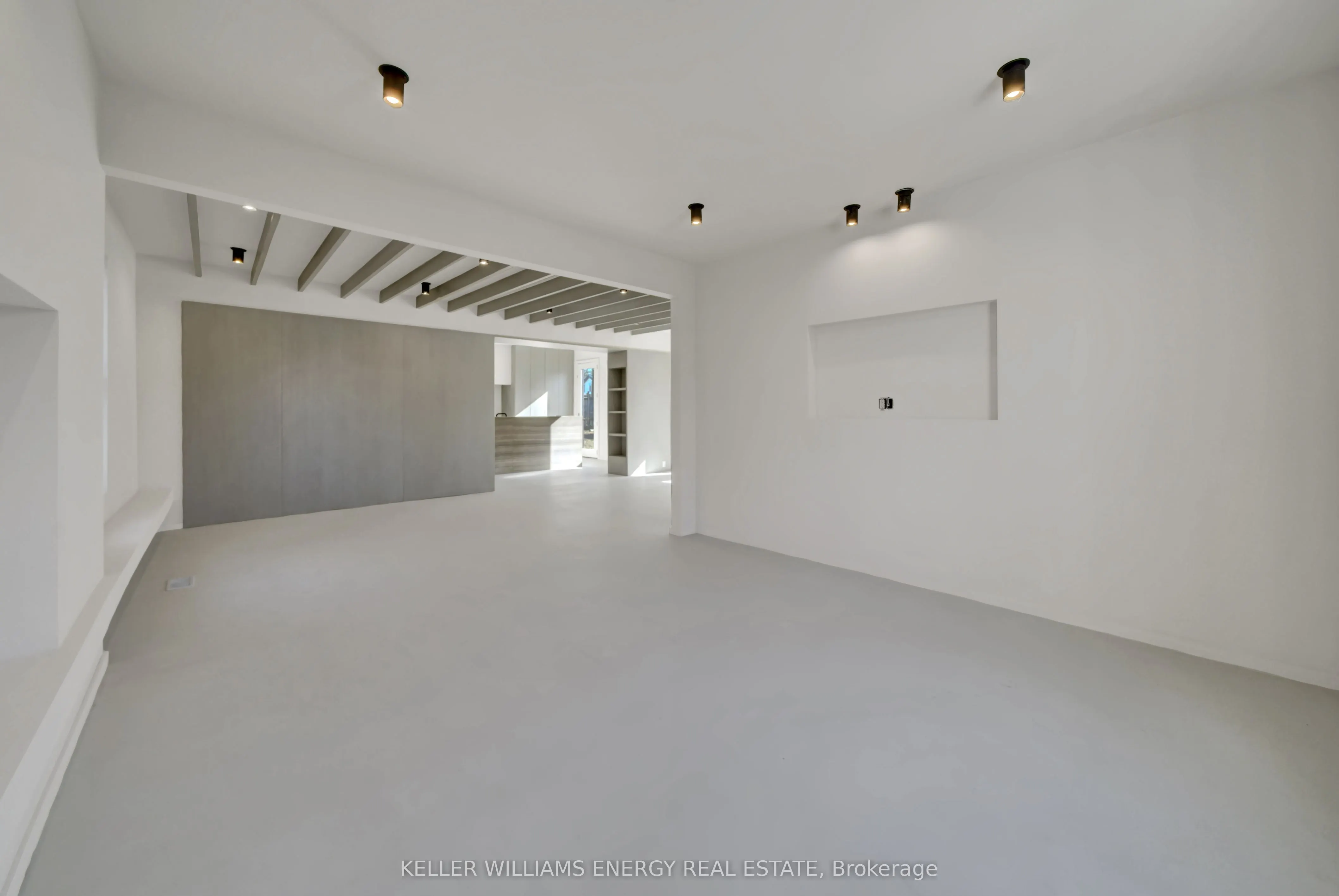 368 Picton Main Street N