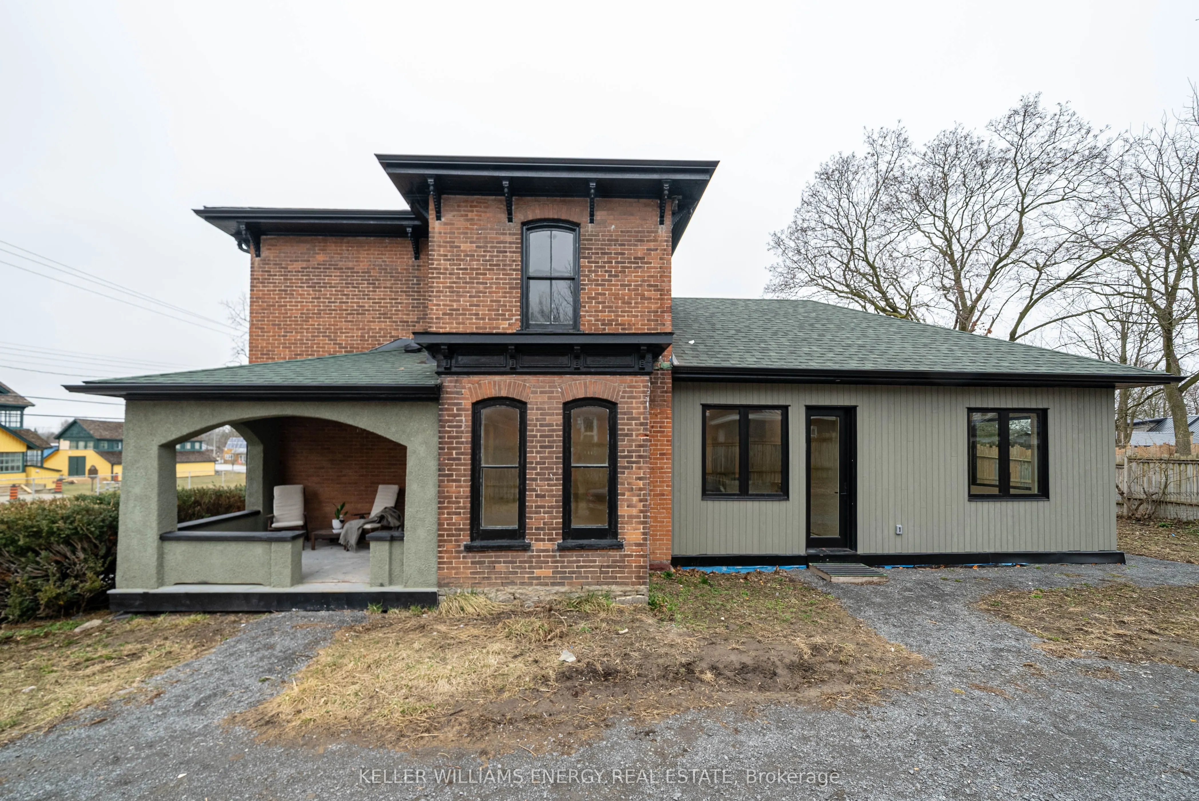 368 Picton Main Street N