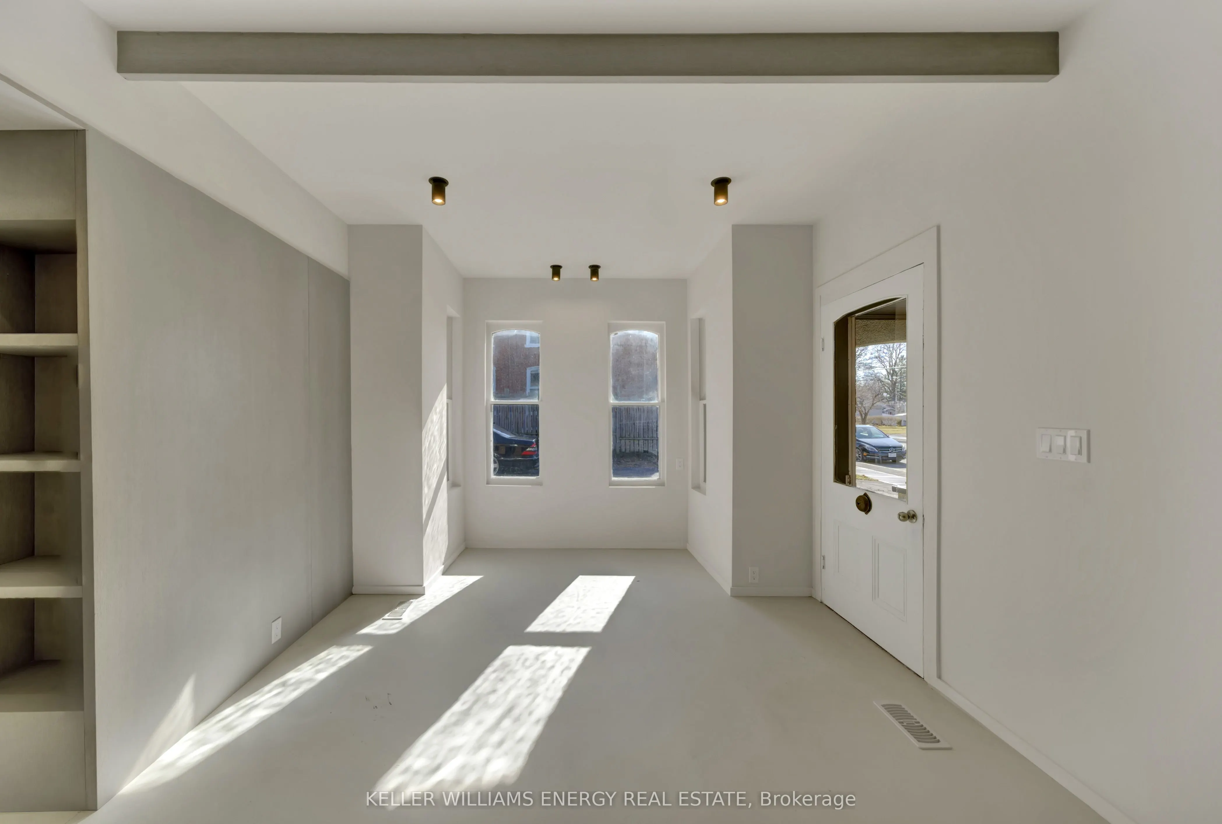 368 Picton Main Street N