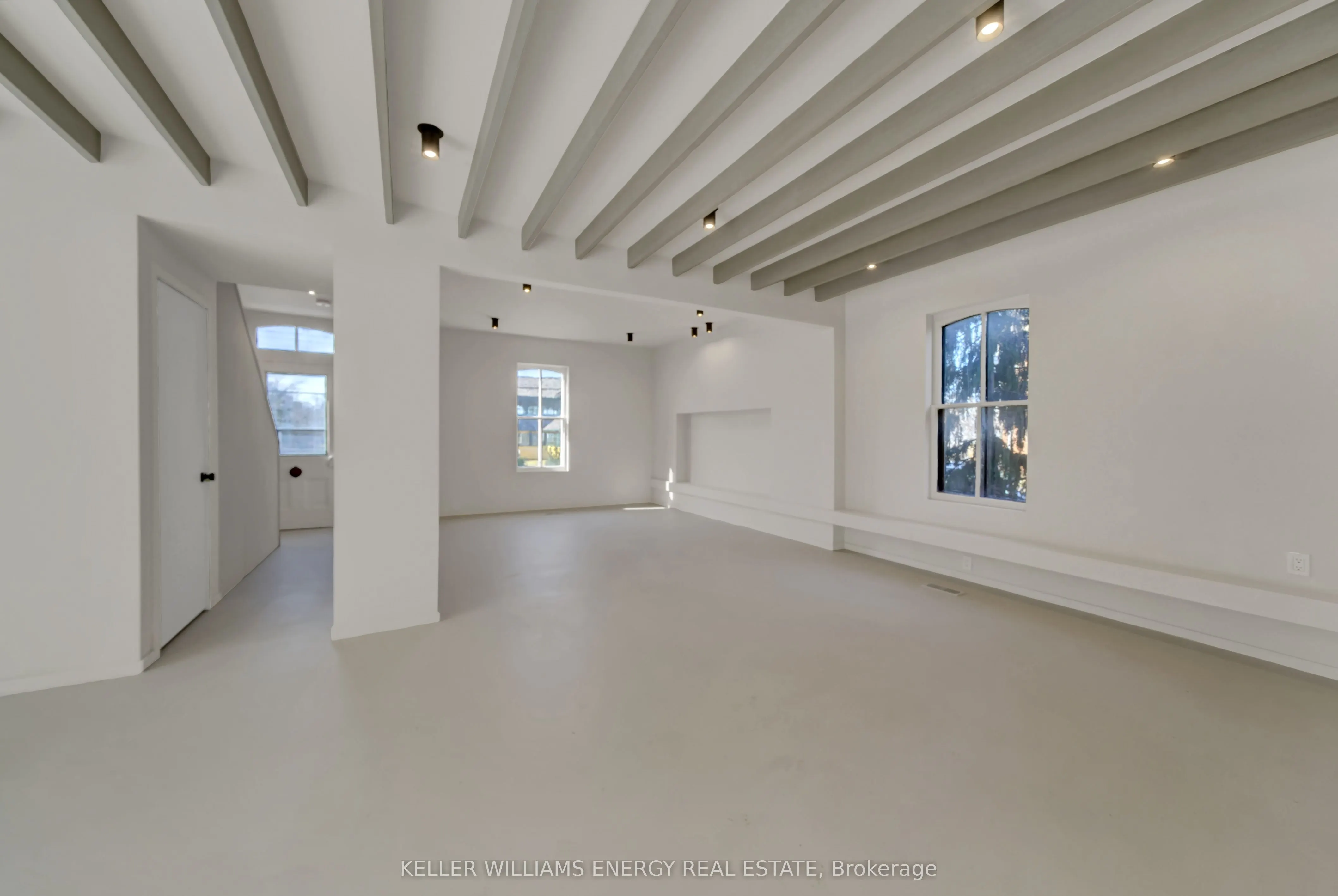 368 Picton Main Street N
