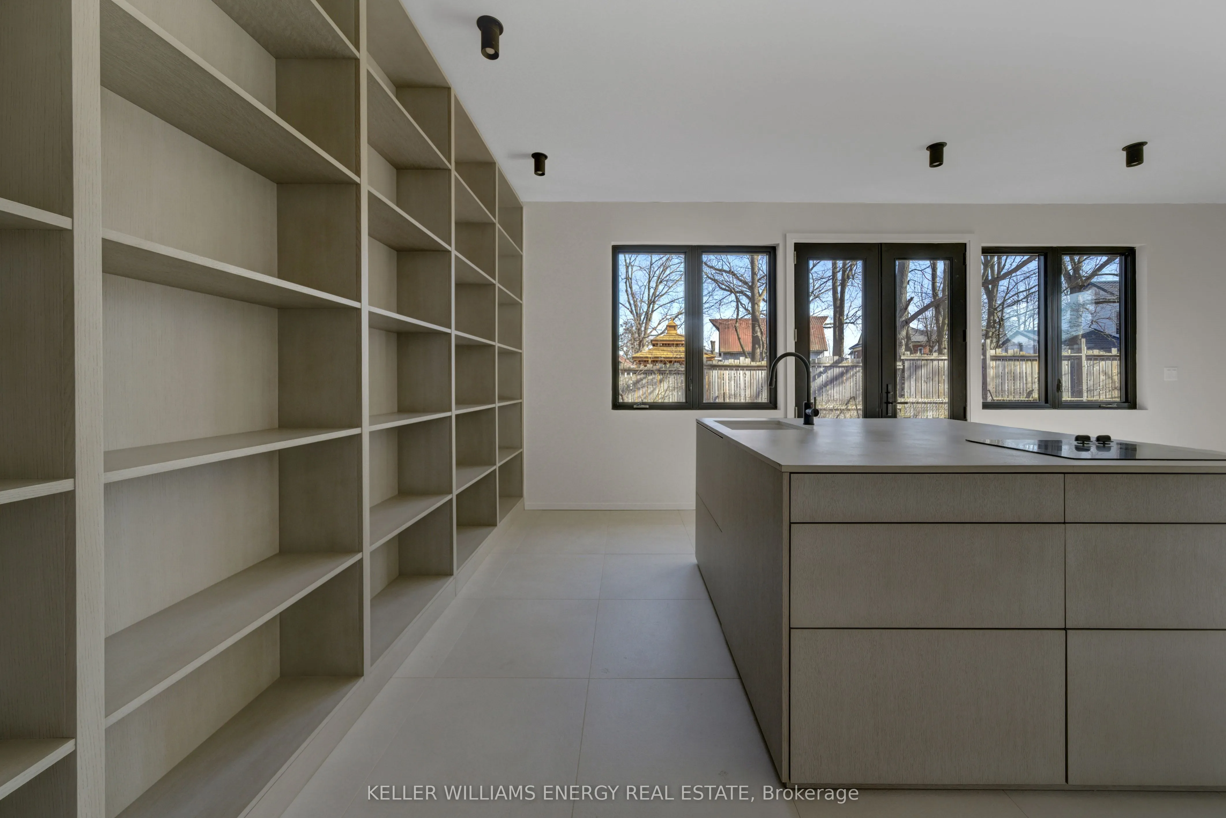 368 Picton Main Street N