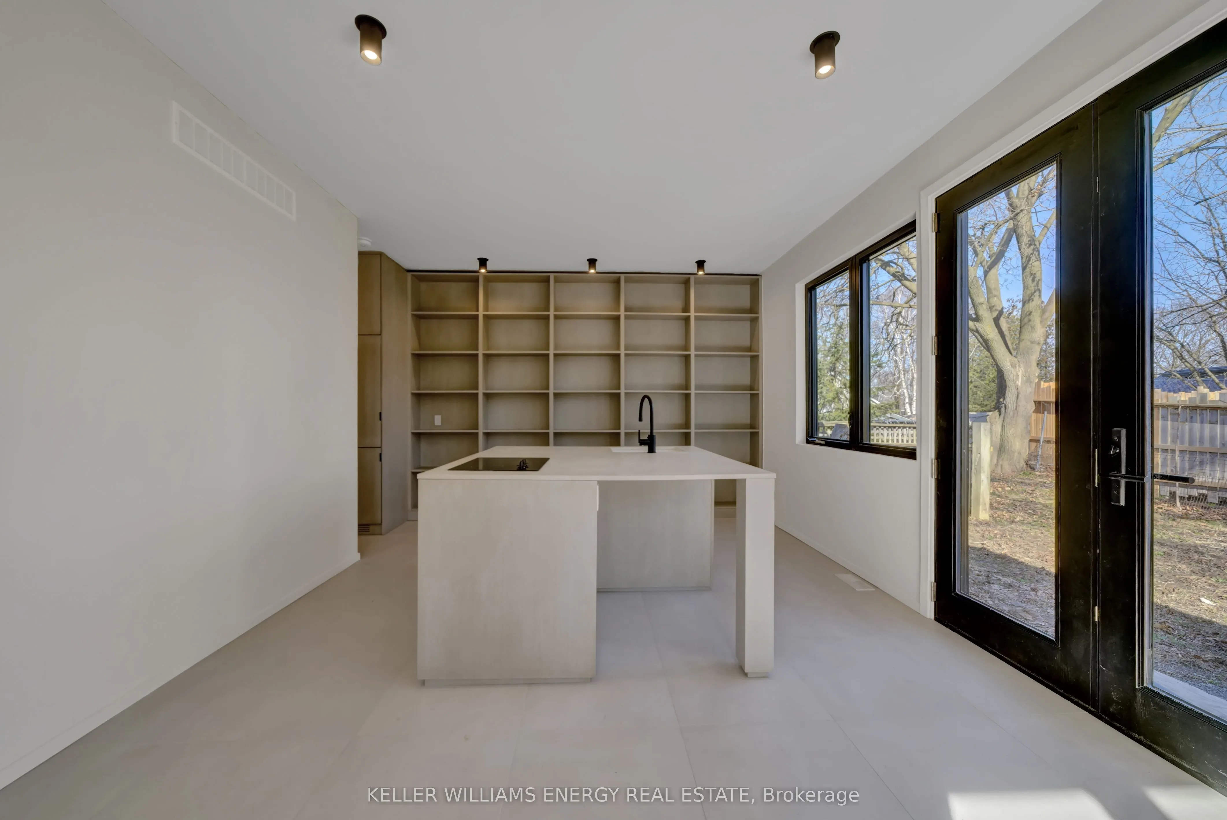 368 Picton Main Street N