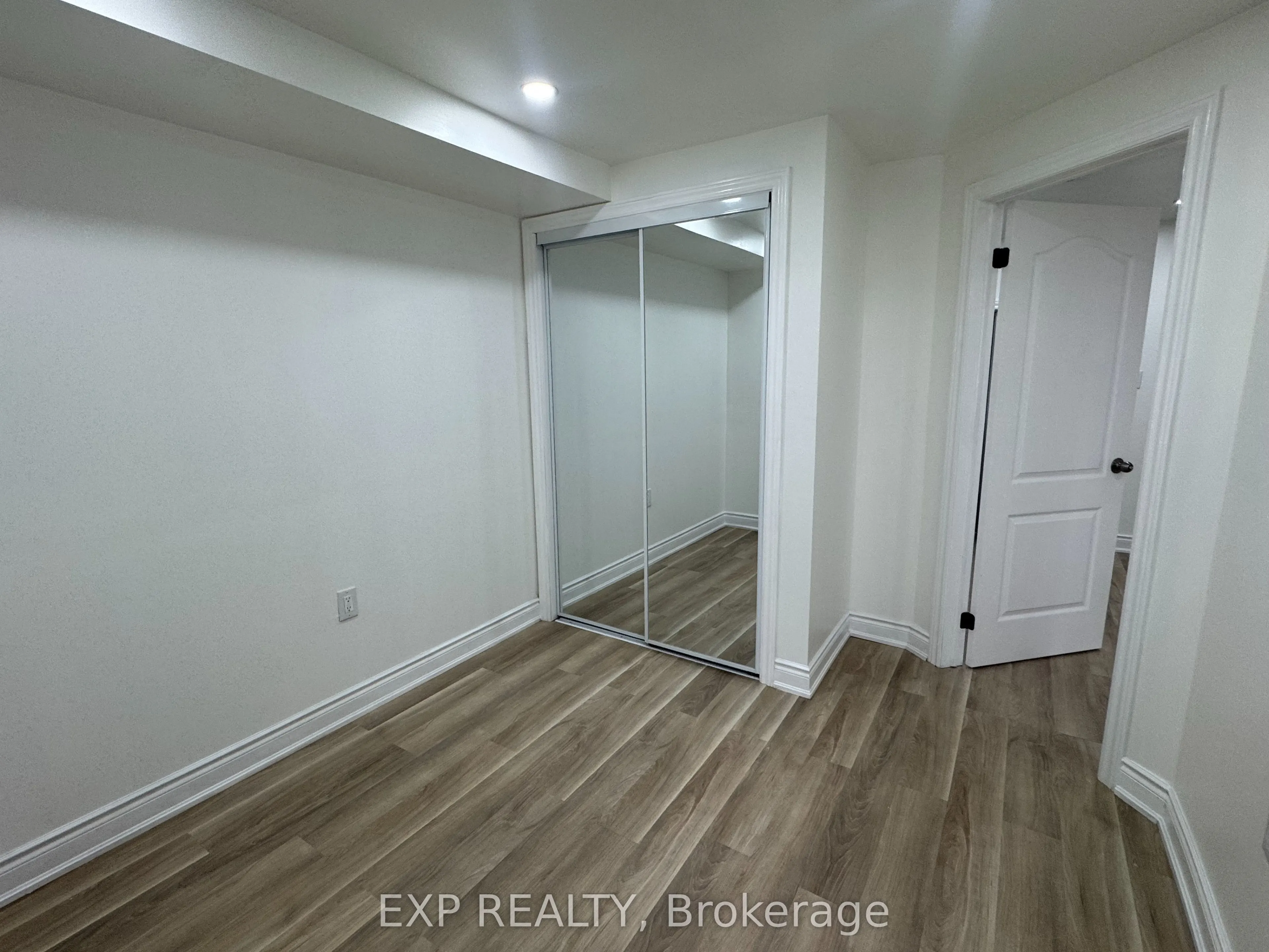 199 PORT Crescent, #LOWER