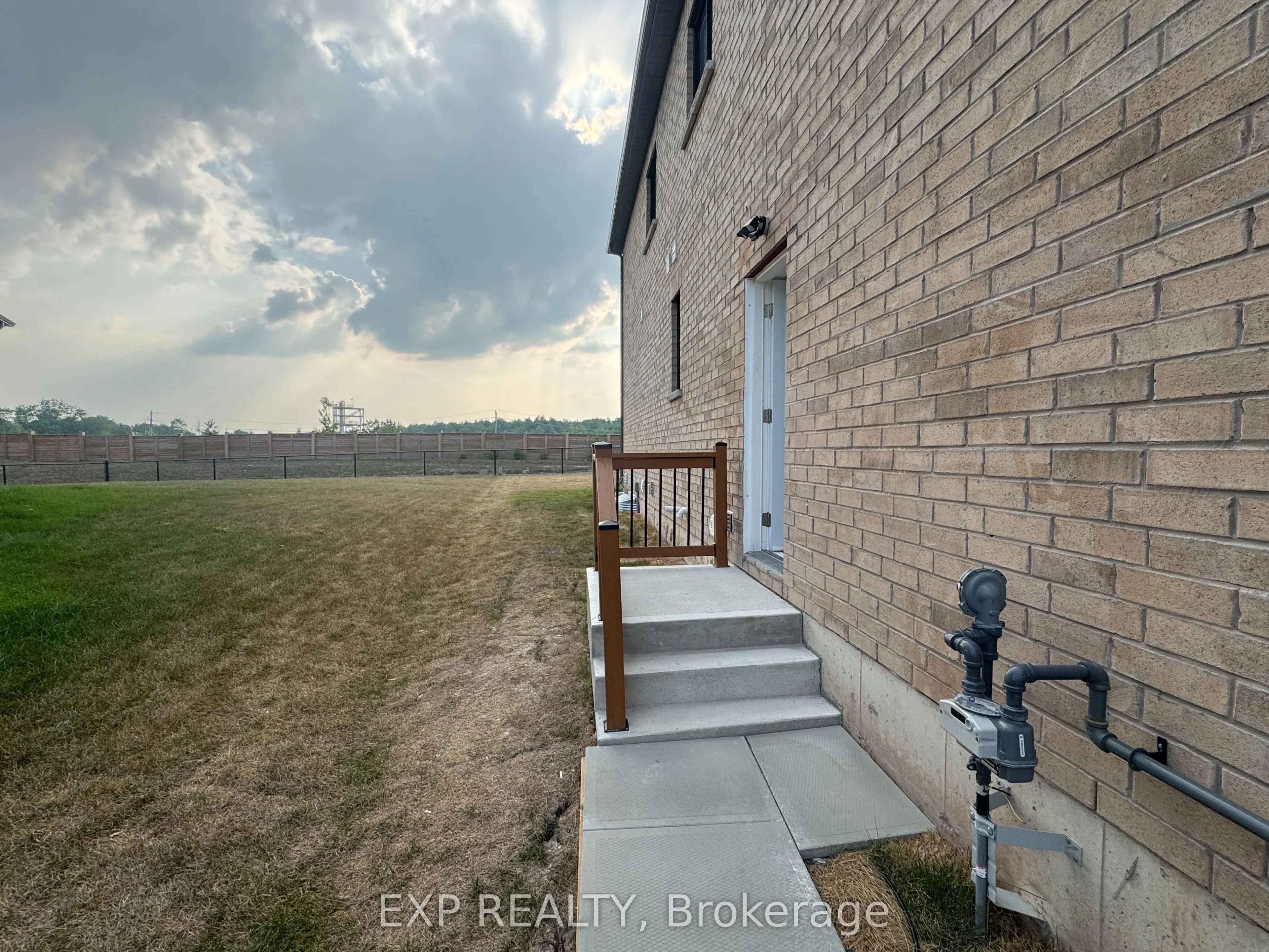 199 PORT Crescent, #LOWER