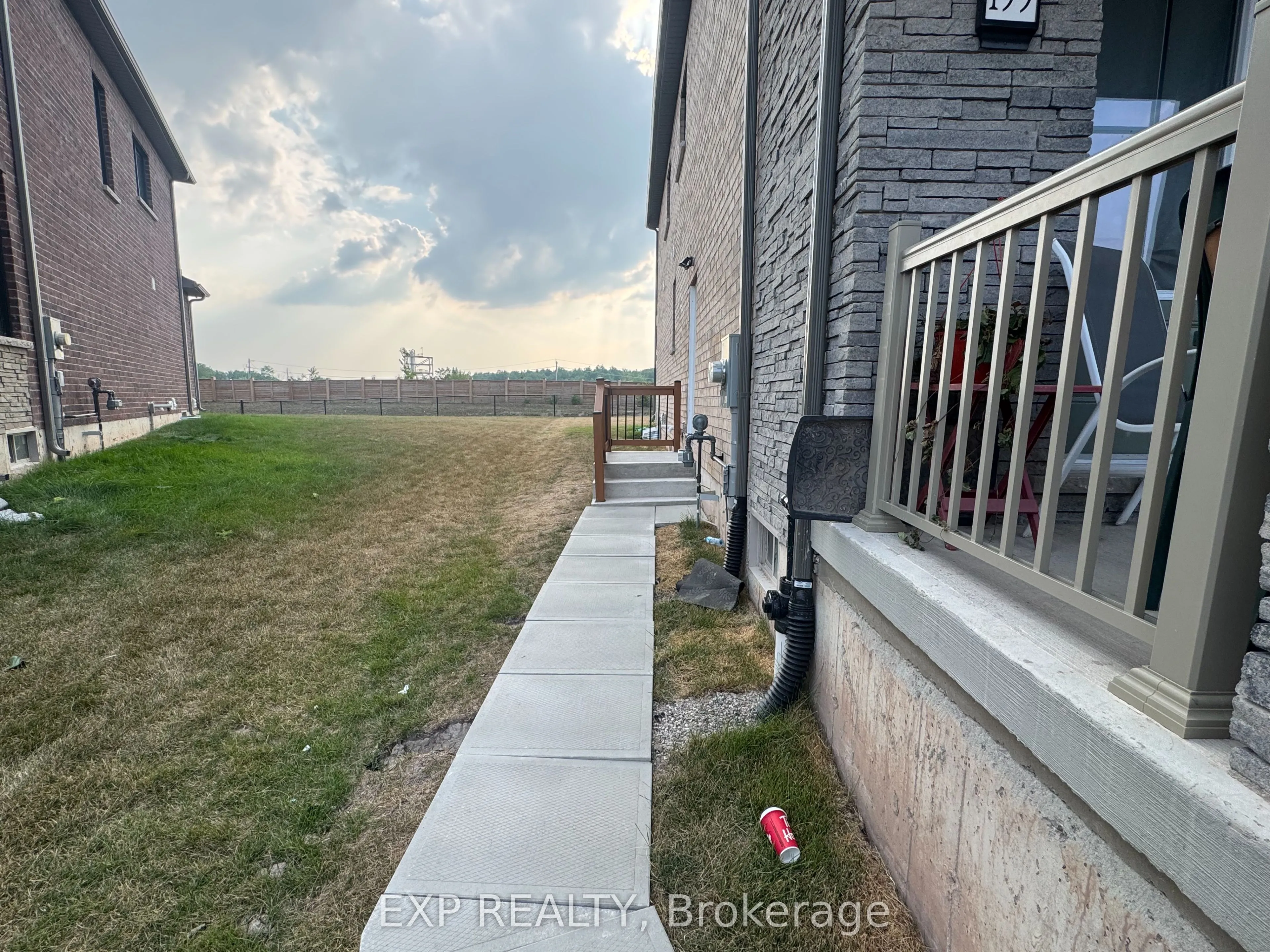 199 PORT Crescent, #LOWER