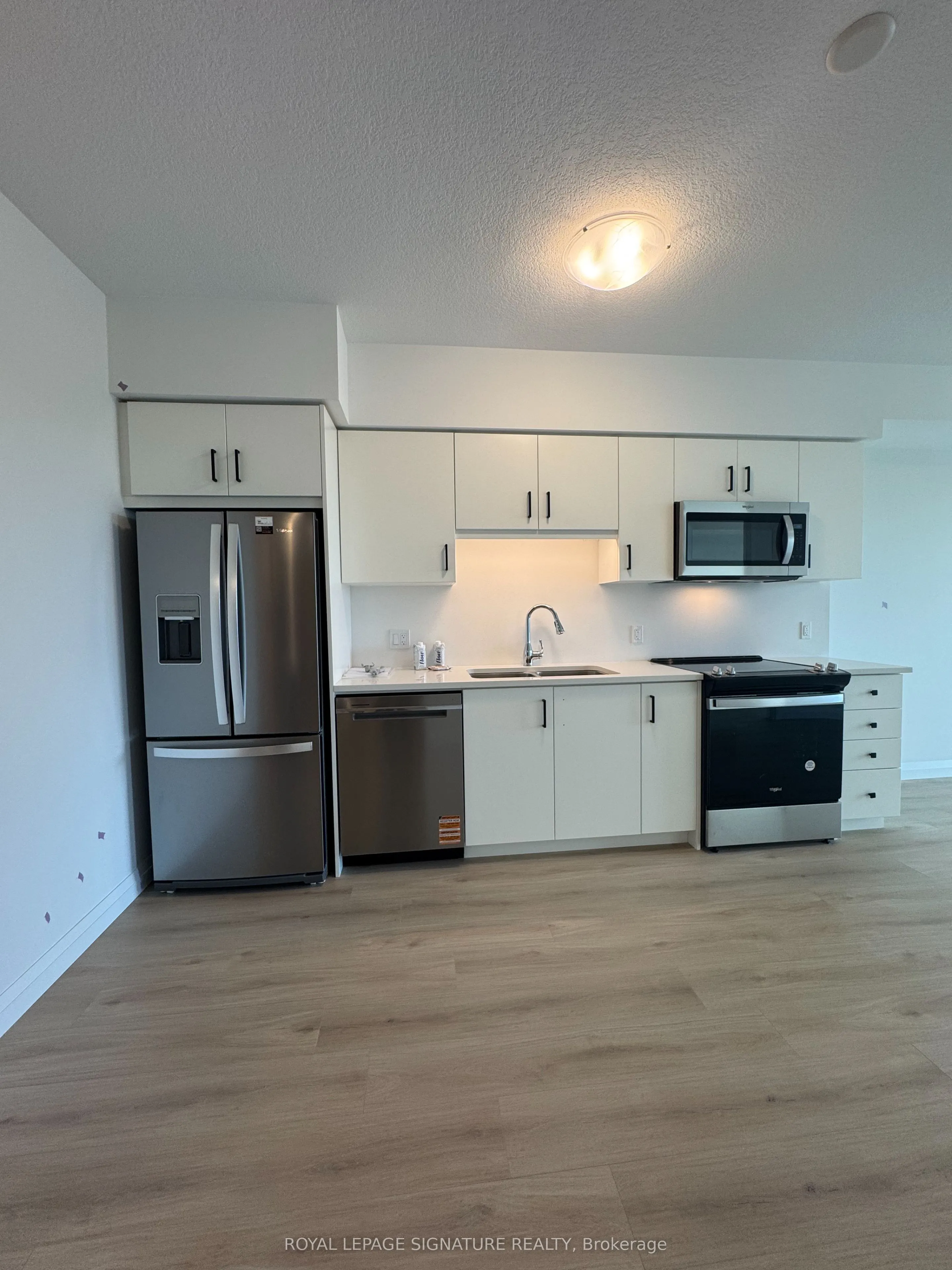 93 Arthur Street South, #902
