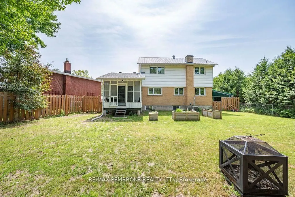 13 Highland Crescent