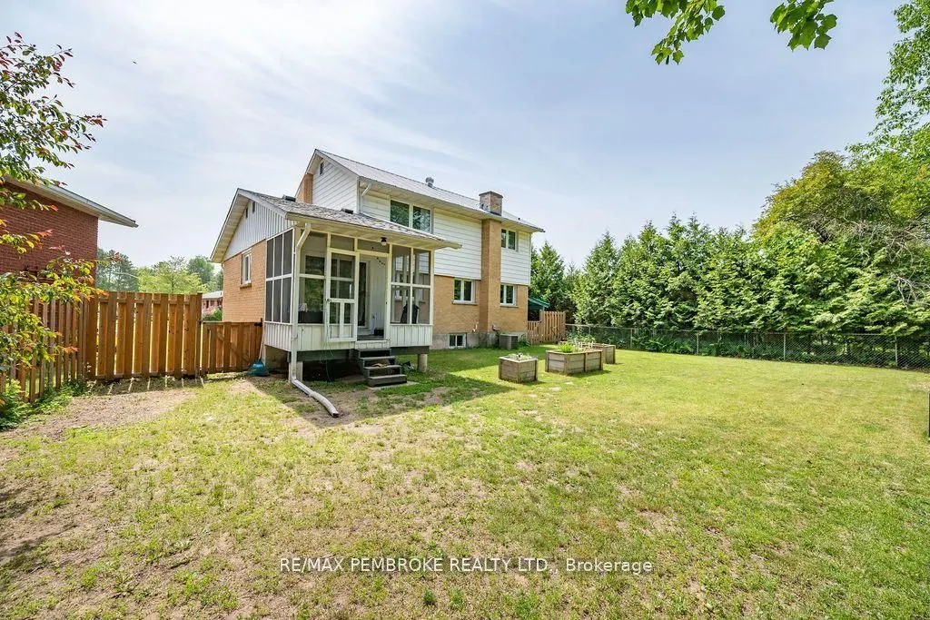 13 Highland Crescent