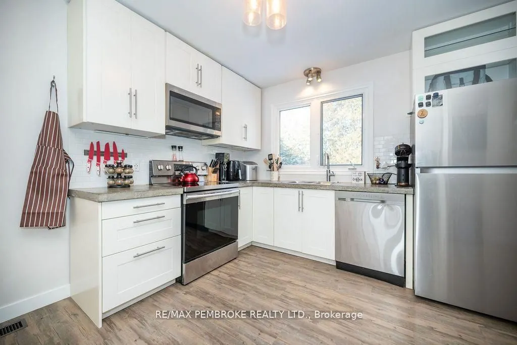 13 Highland Crescent