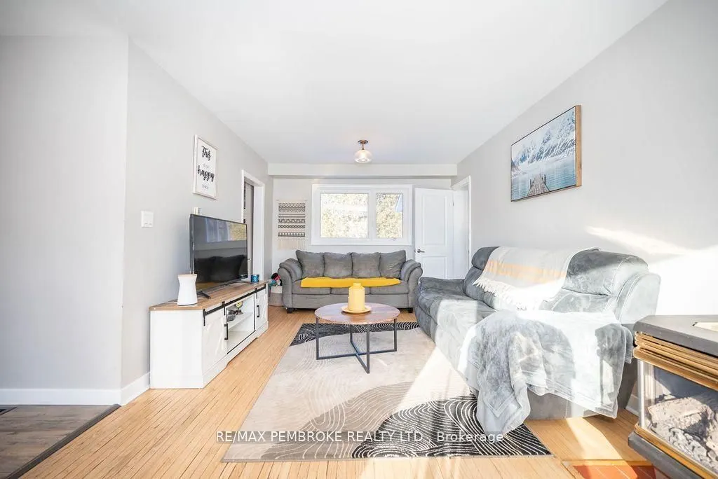 13 Highland Crescent