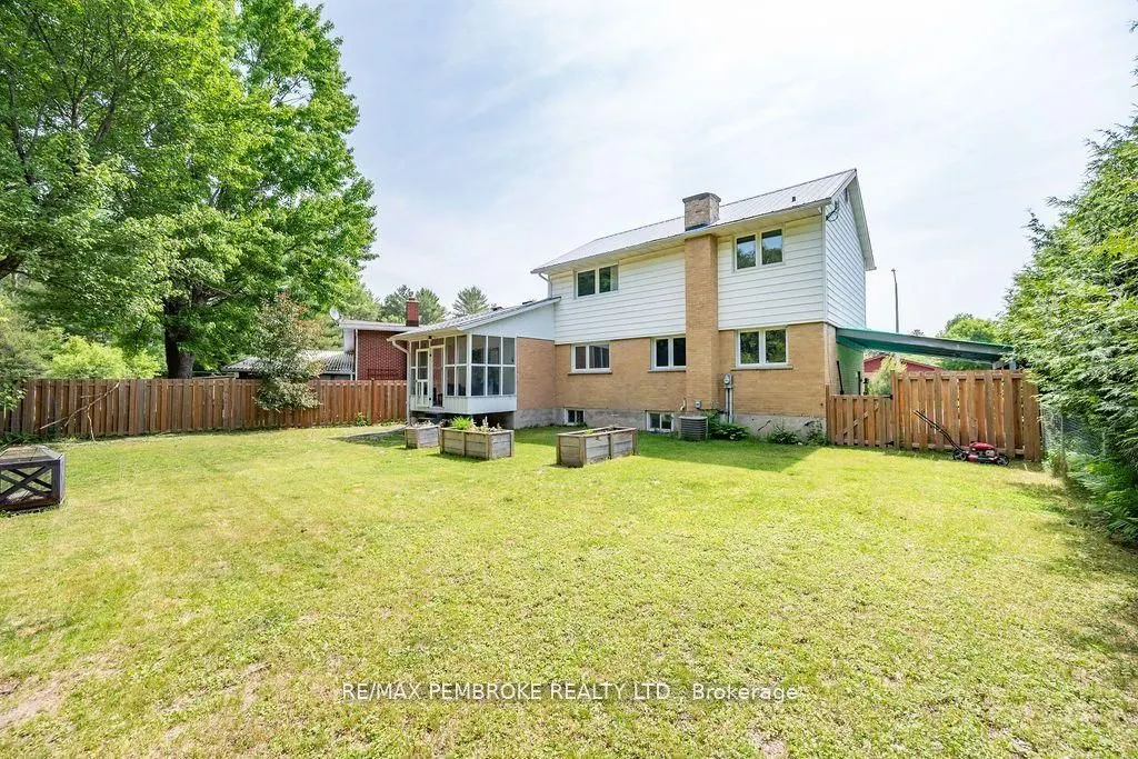 13 Highland Crescent