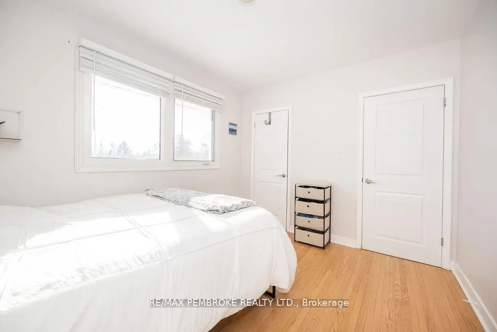 13 Highland Crescent