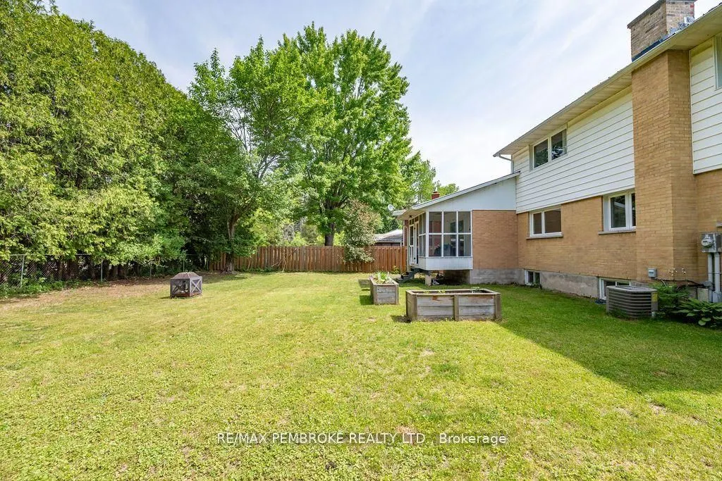 13 Highland Crescent