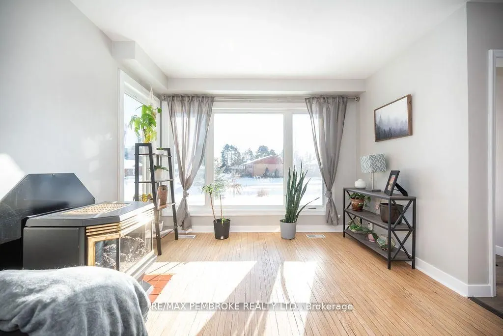 13 Highland Crescent