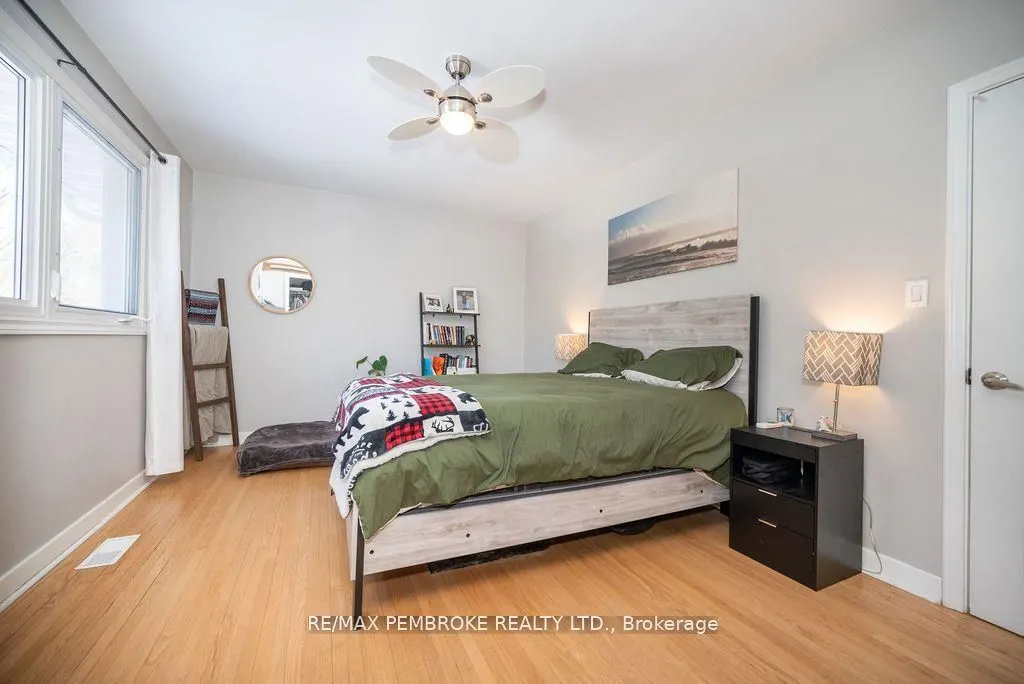 13 Highland Crescent