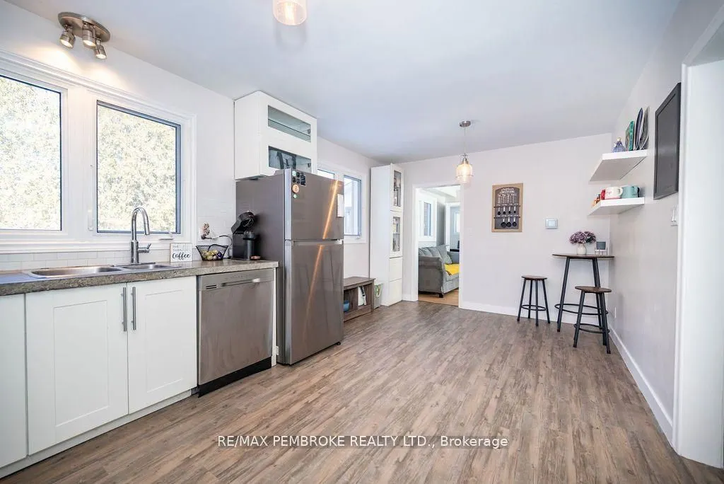 13 Highland Crescent