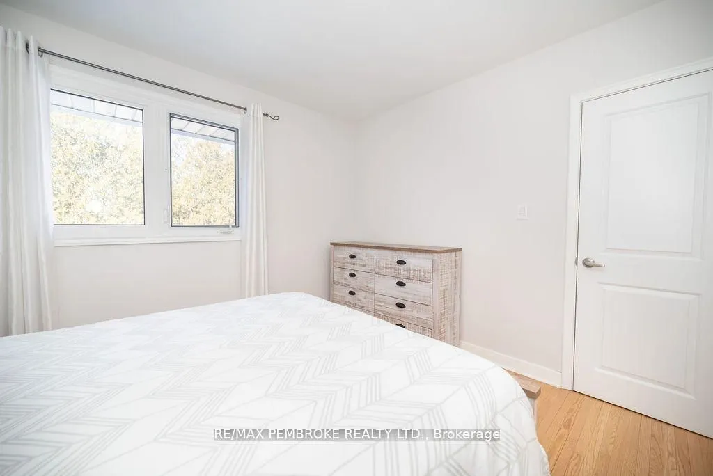13 Highland Crescent