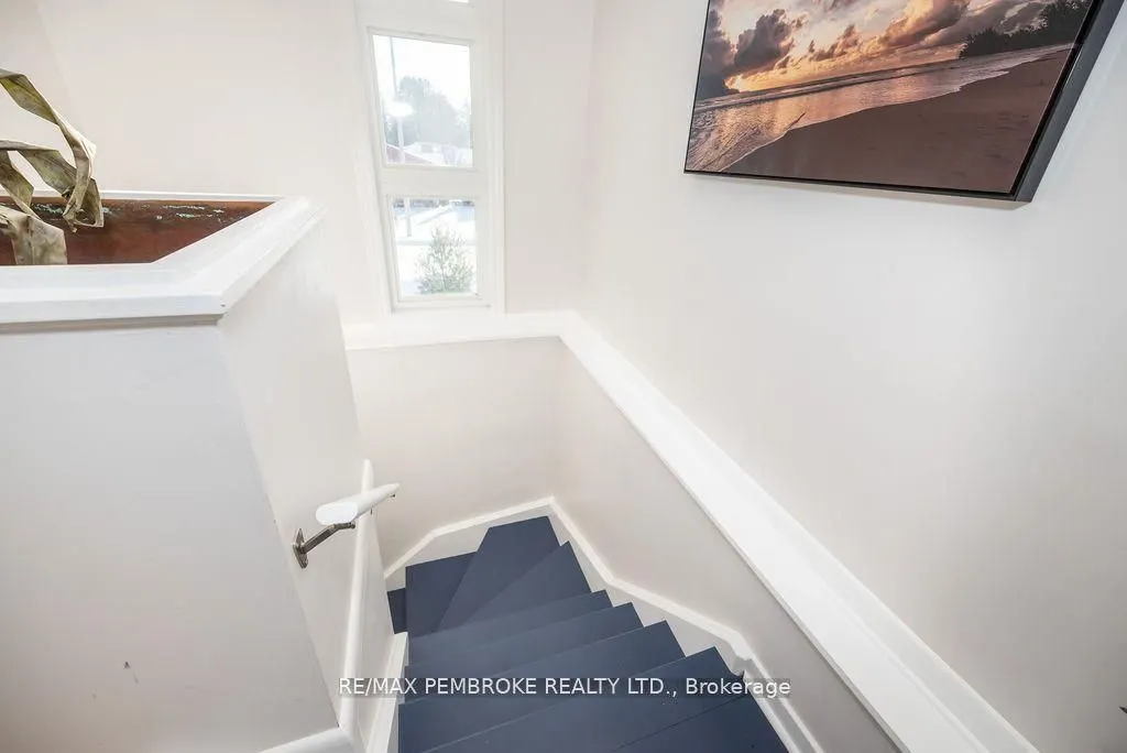 13 Highland Crescent