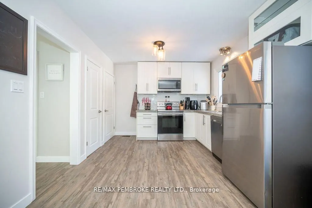 13 Highland Crescent