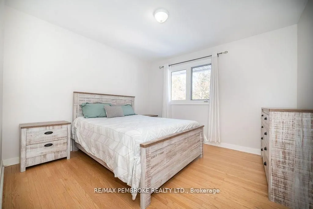 13 Highland Crescent