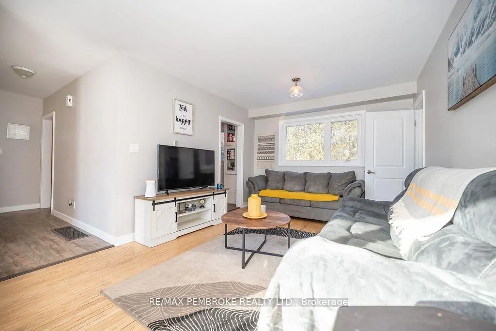 13 Highland Crescent