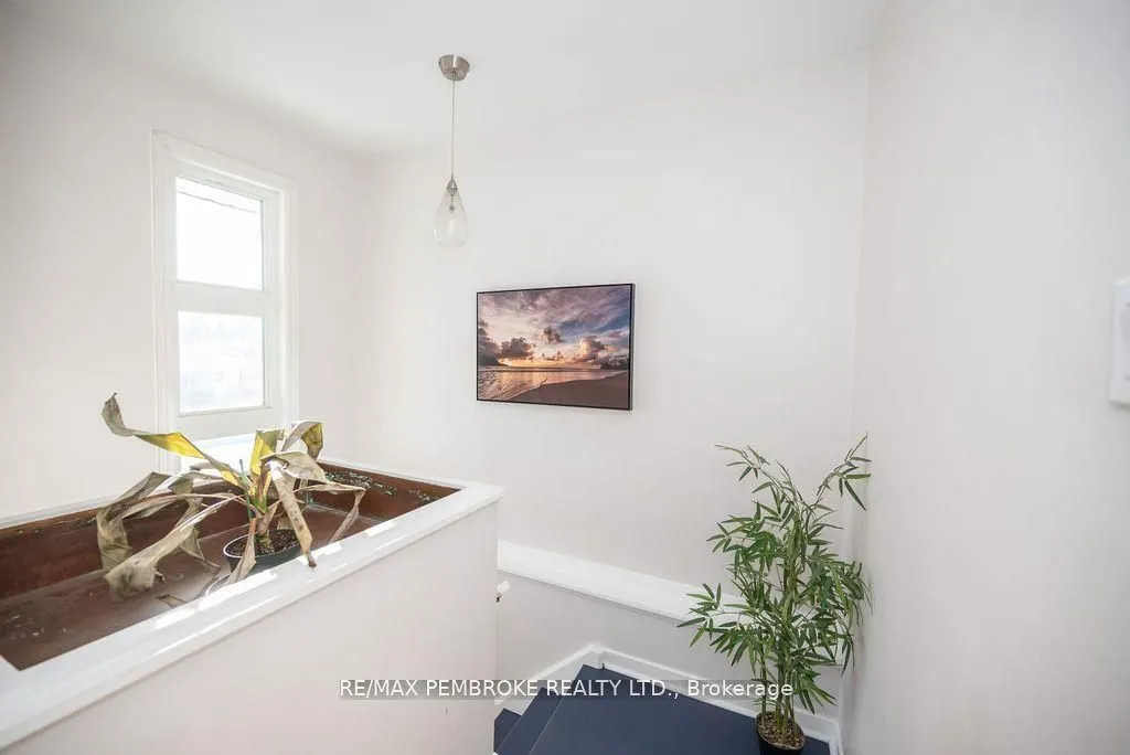 13 Highland Crescent