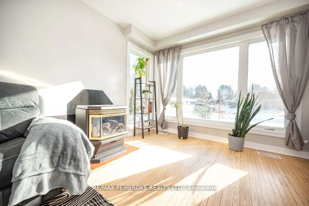 13 Highland Crescent
