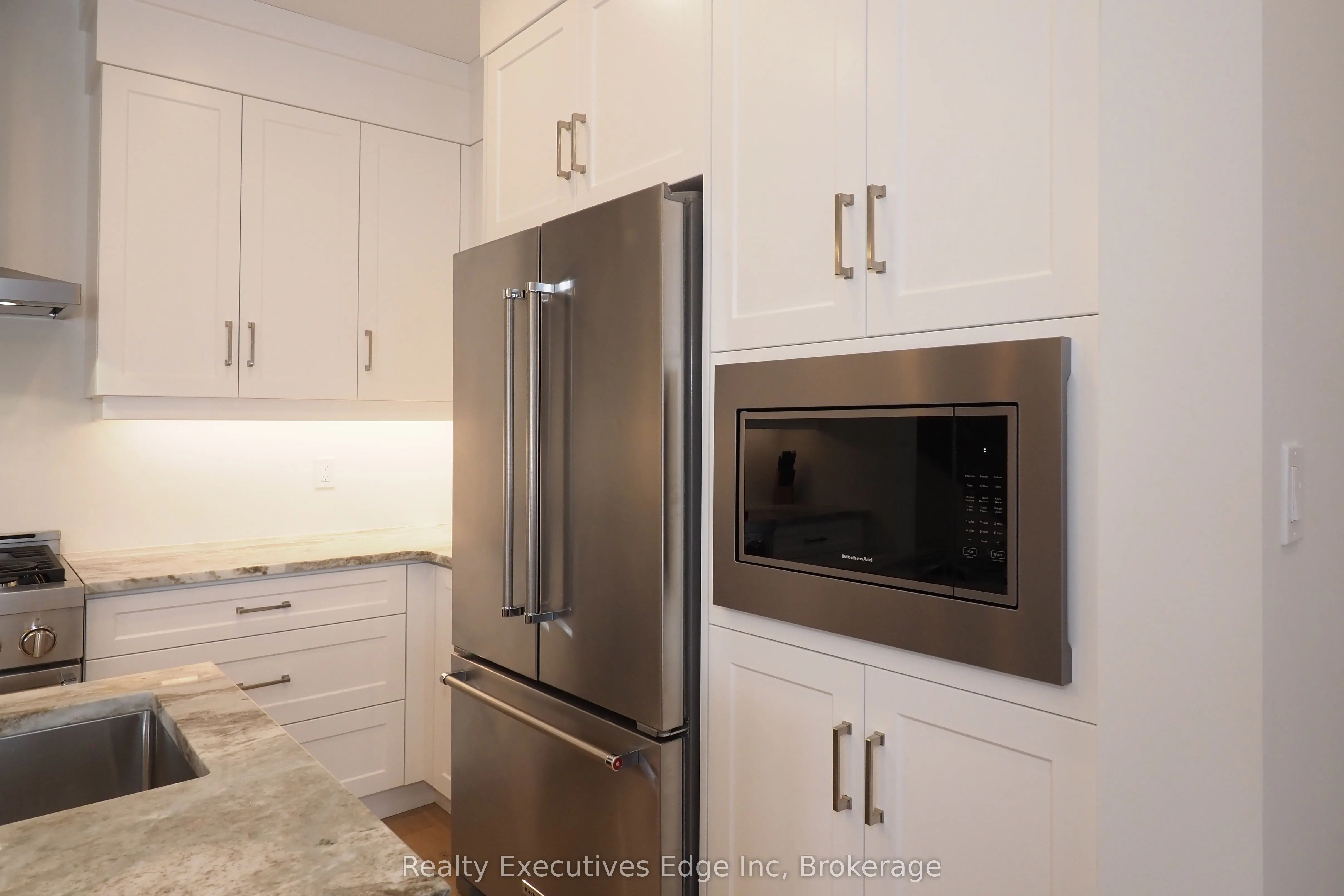 675 Victoria Road N, #16