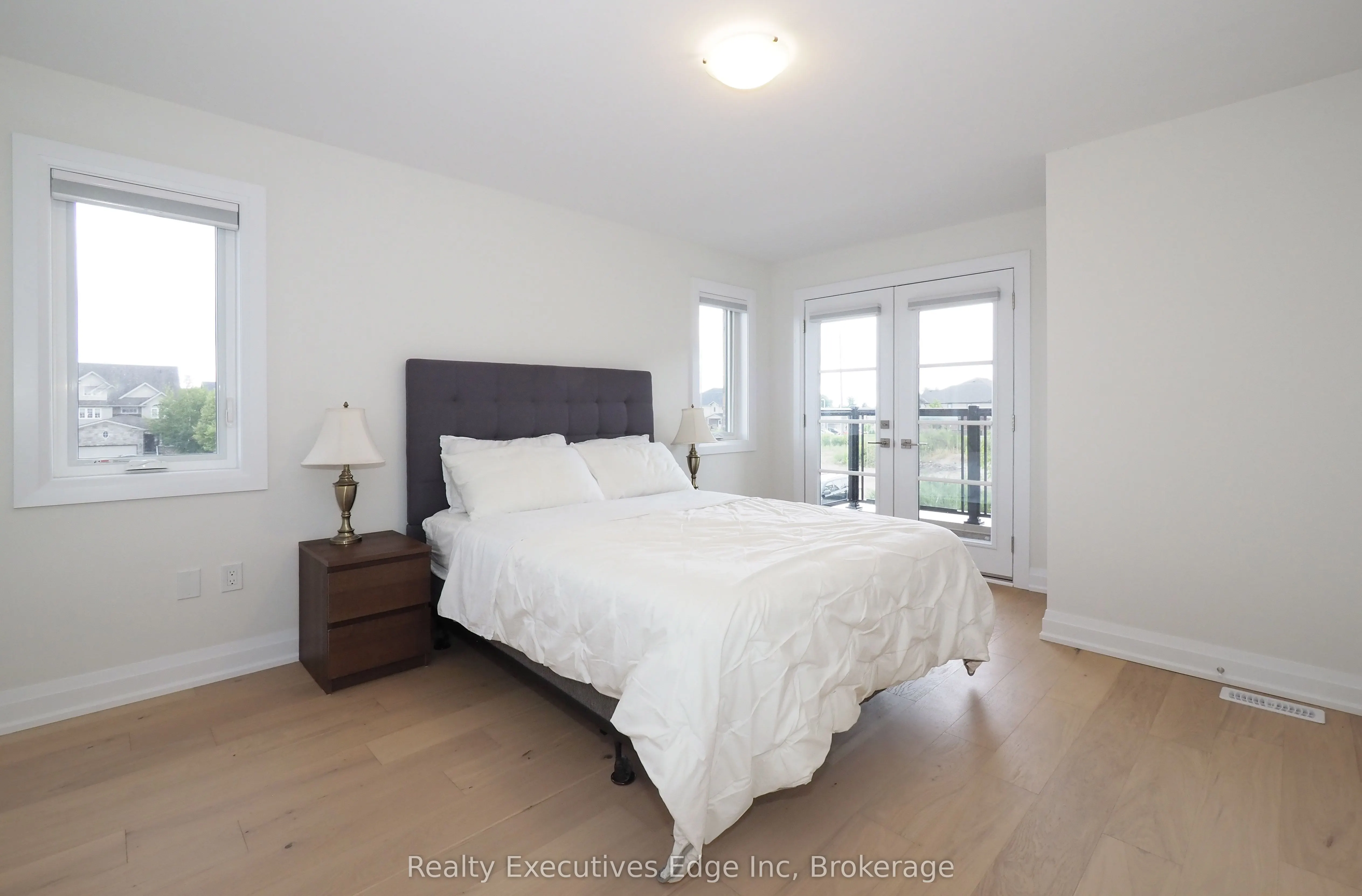 675 Victoria Road N, #16