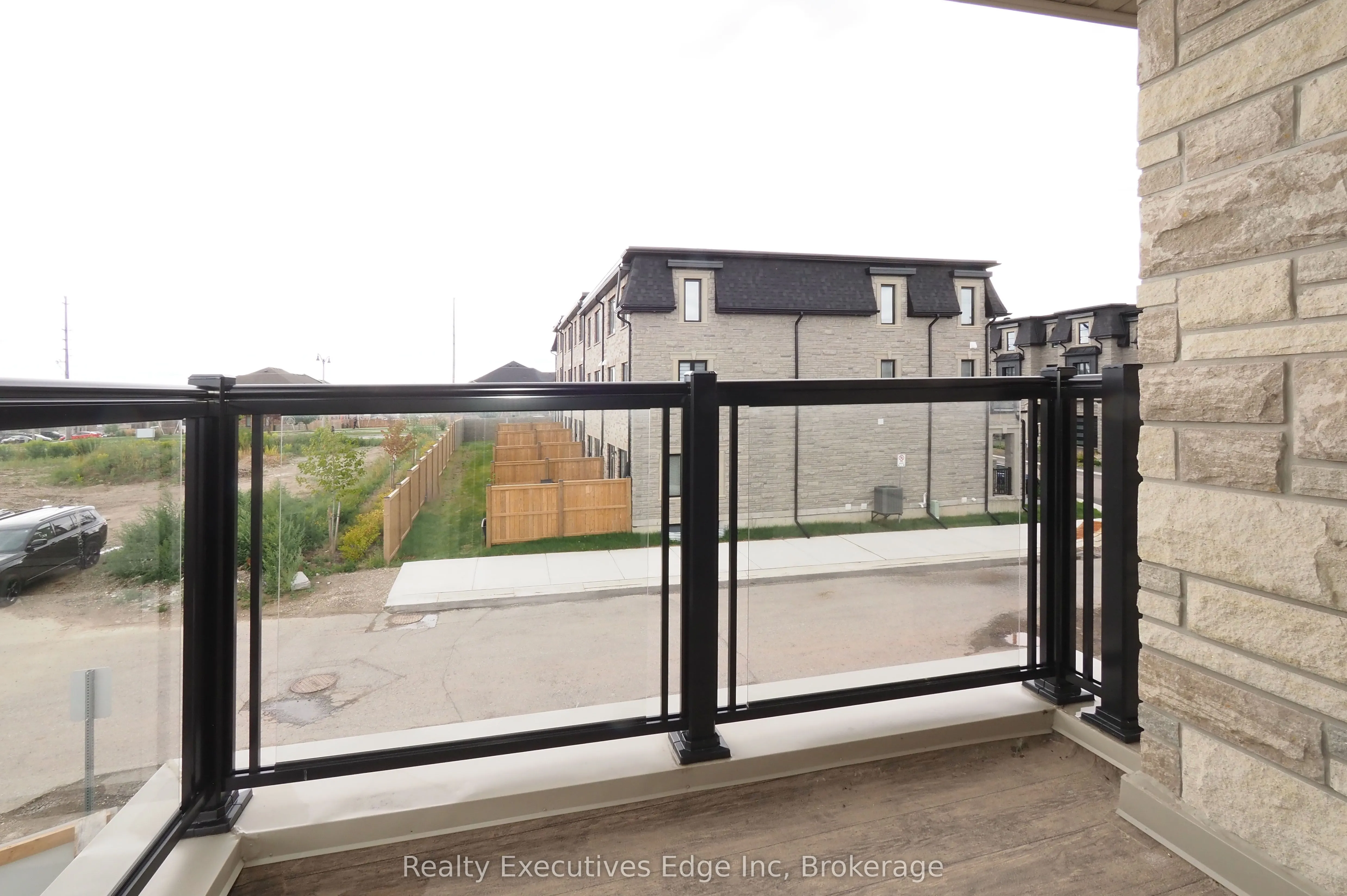 675 Victoria Road N, #16