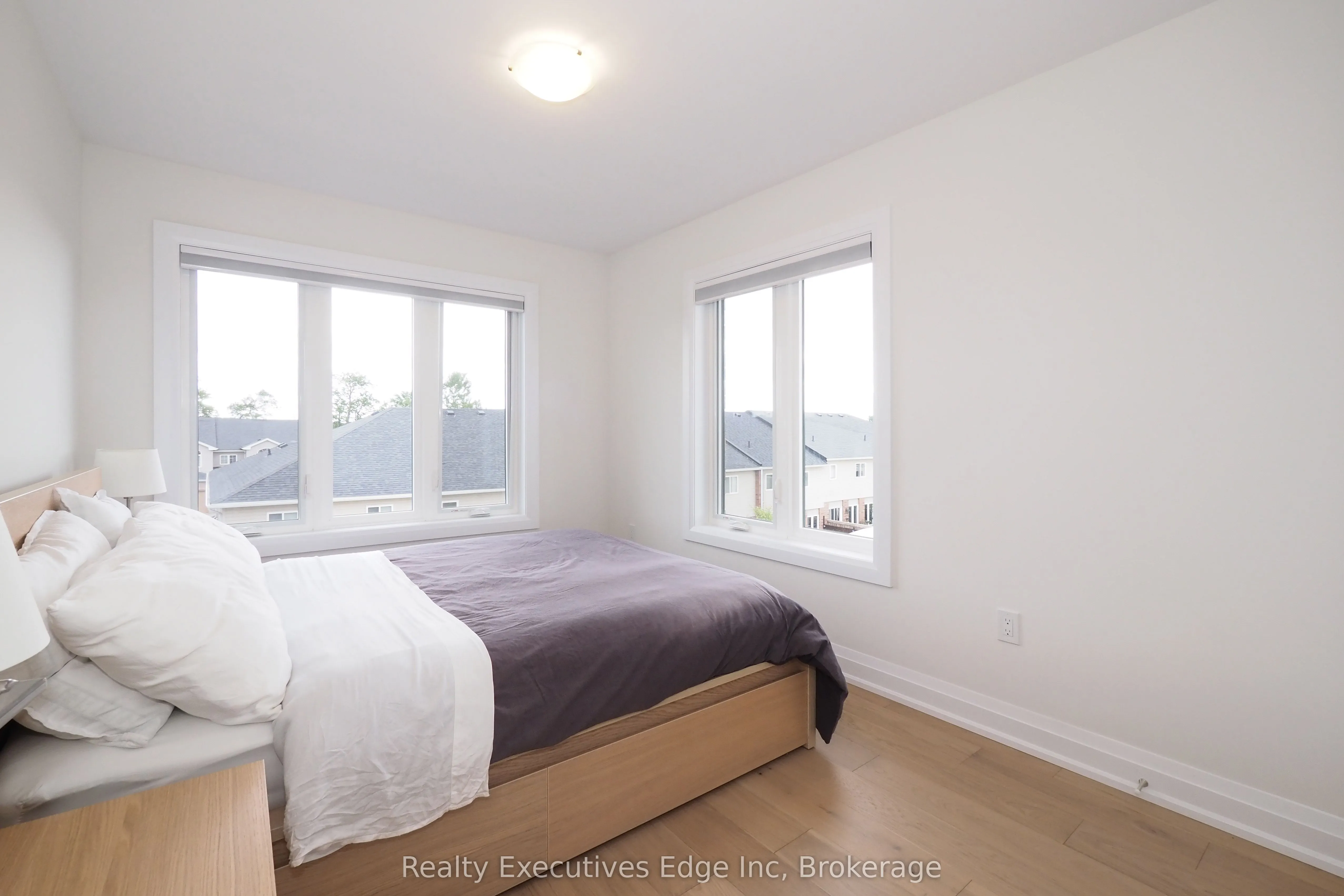 675 Victoria Road N, #16