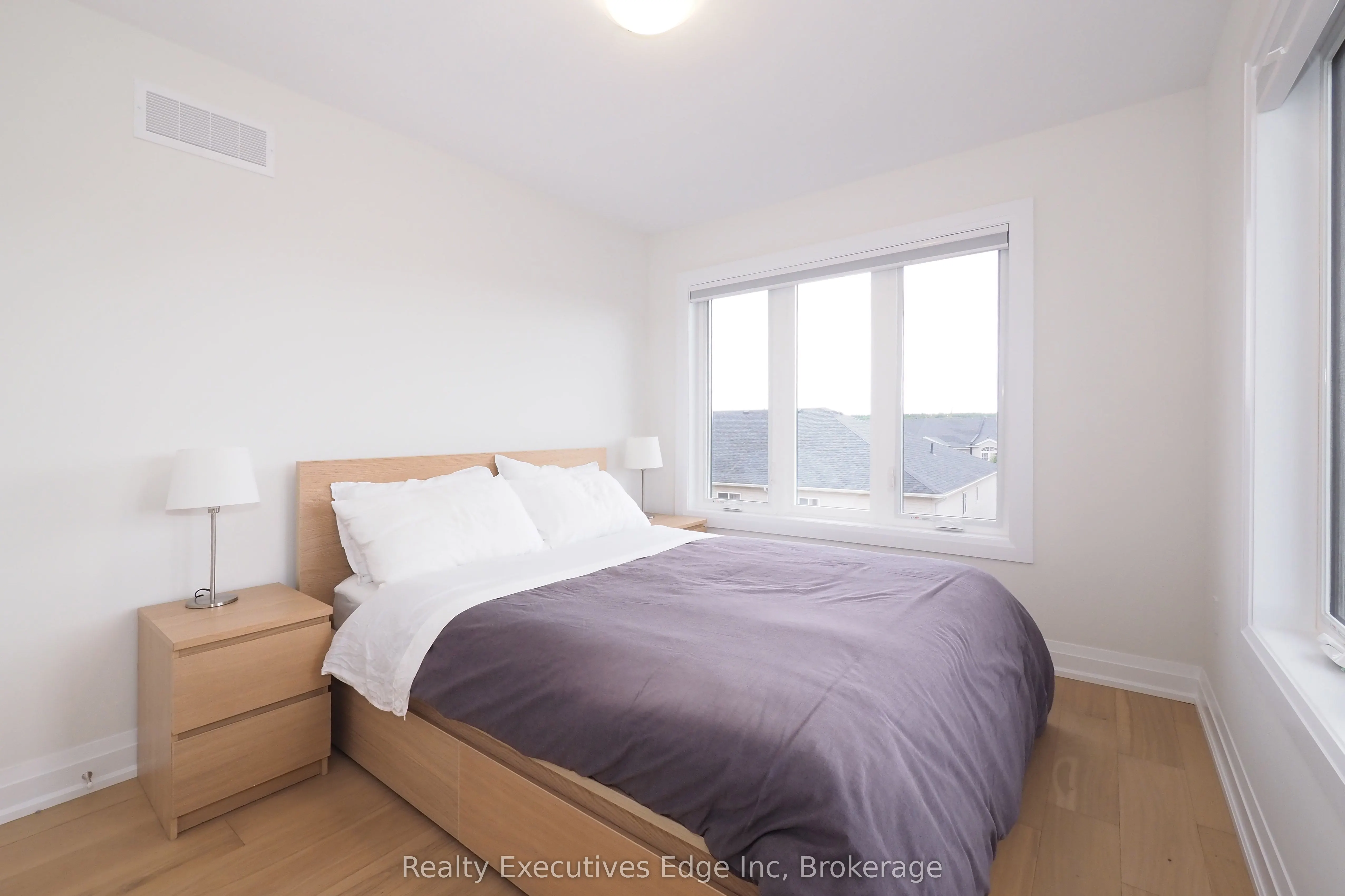 675 Victoria Road N, #16