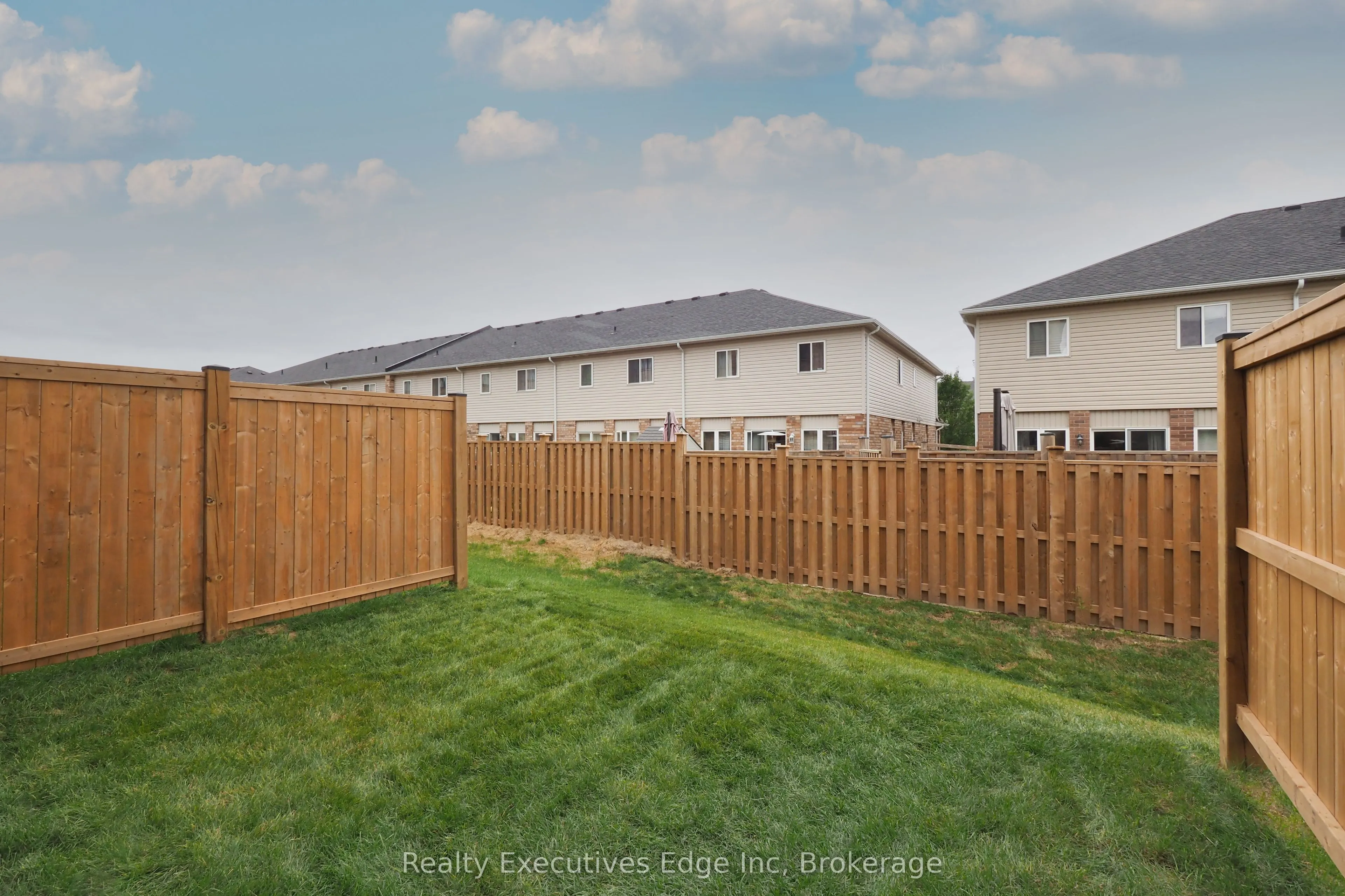 675 Victoria Road N, #16