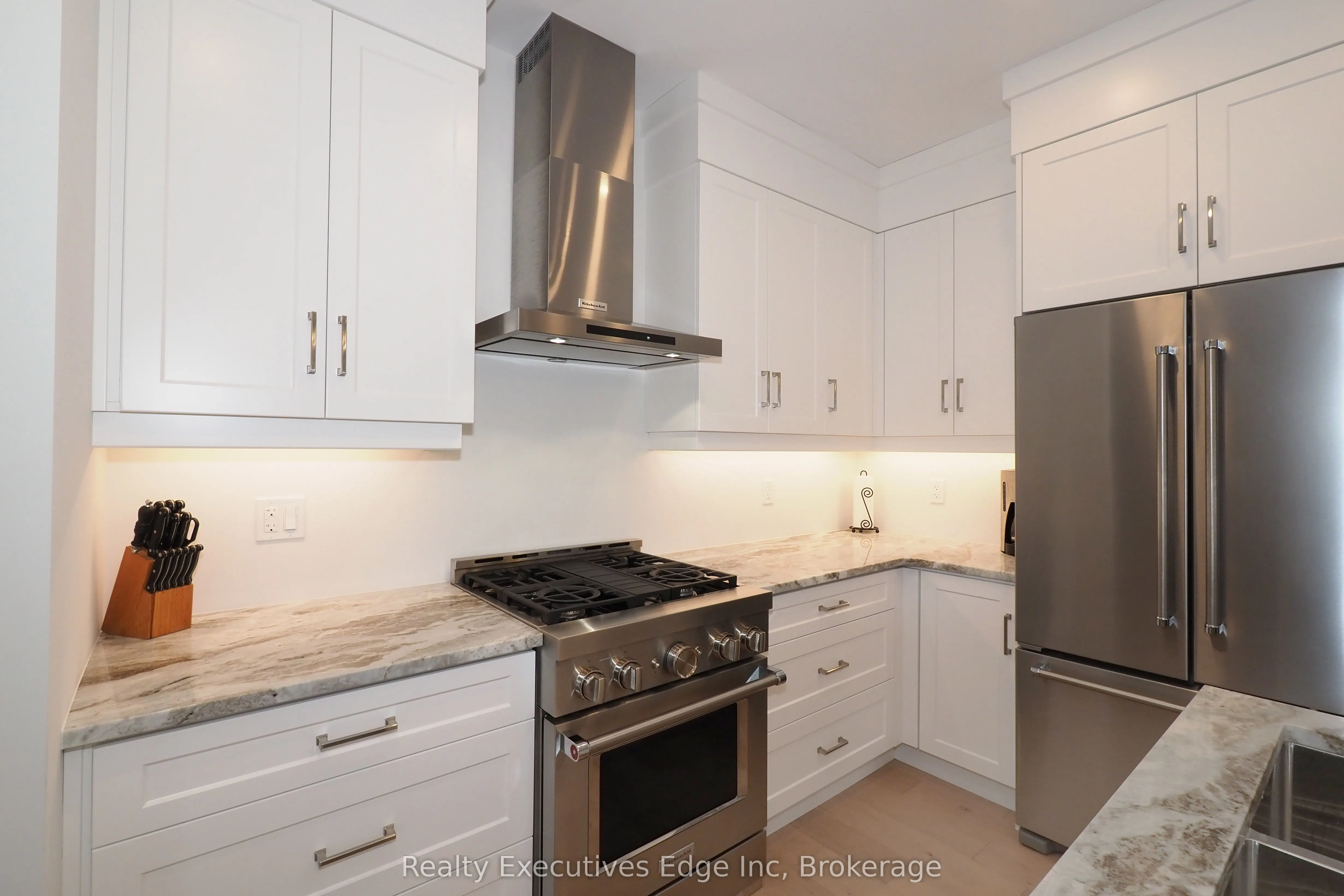 675 Victoria Road N, #16