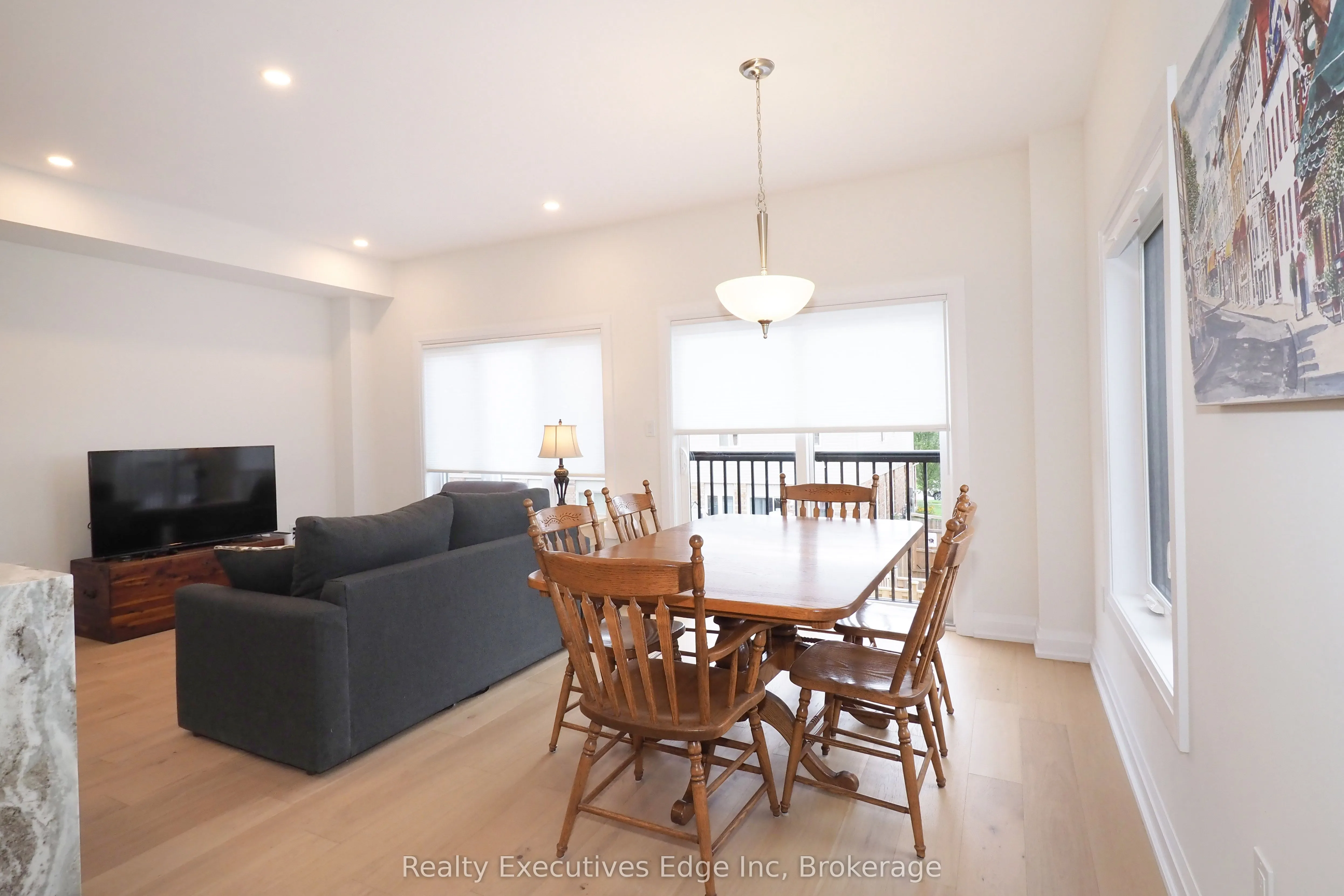 675 Victoria Road N, #16