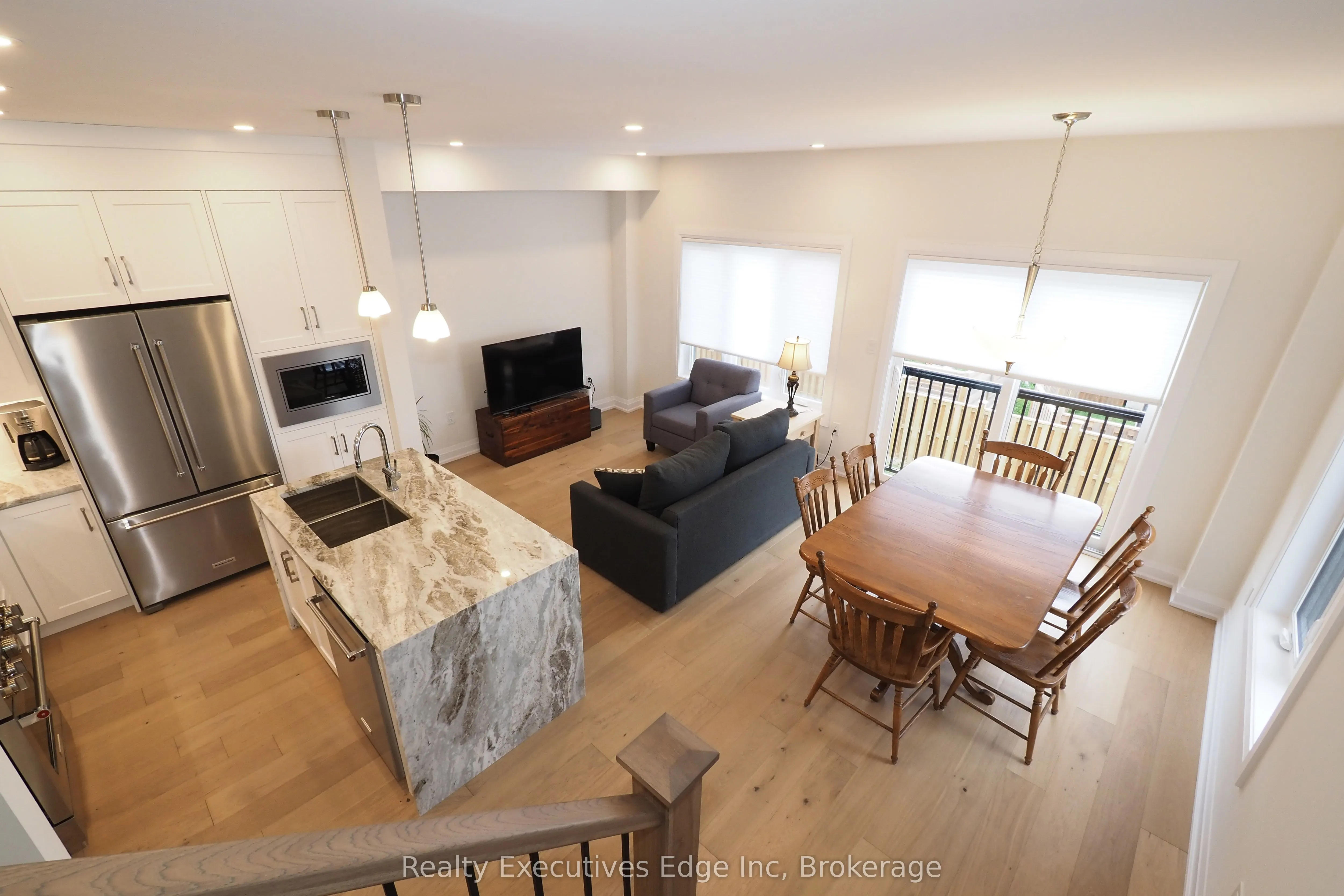 675 Victoria Road N, #16