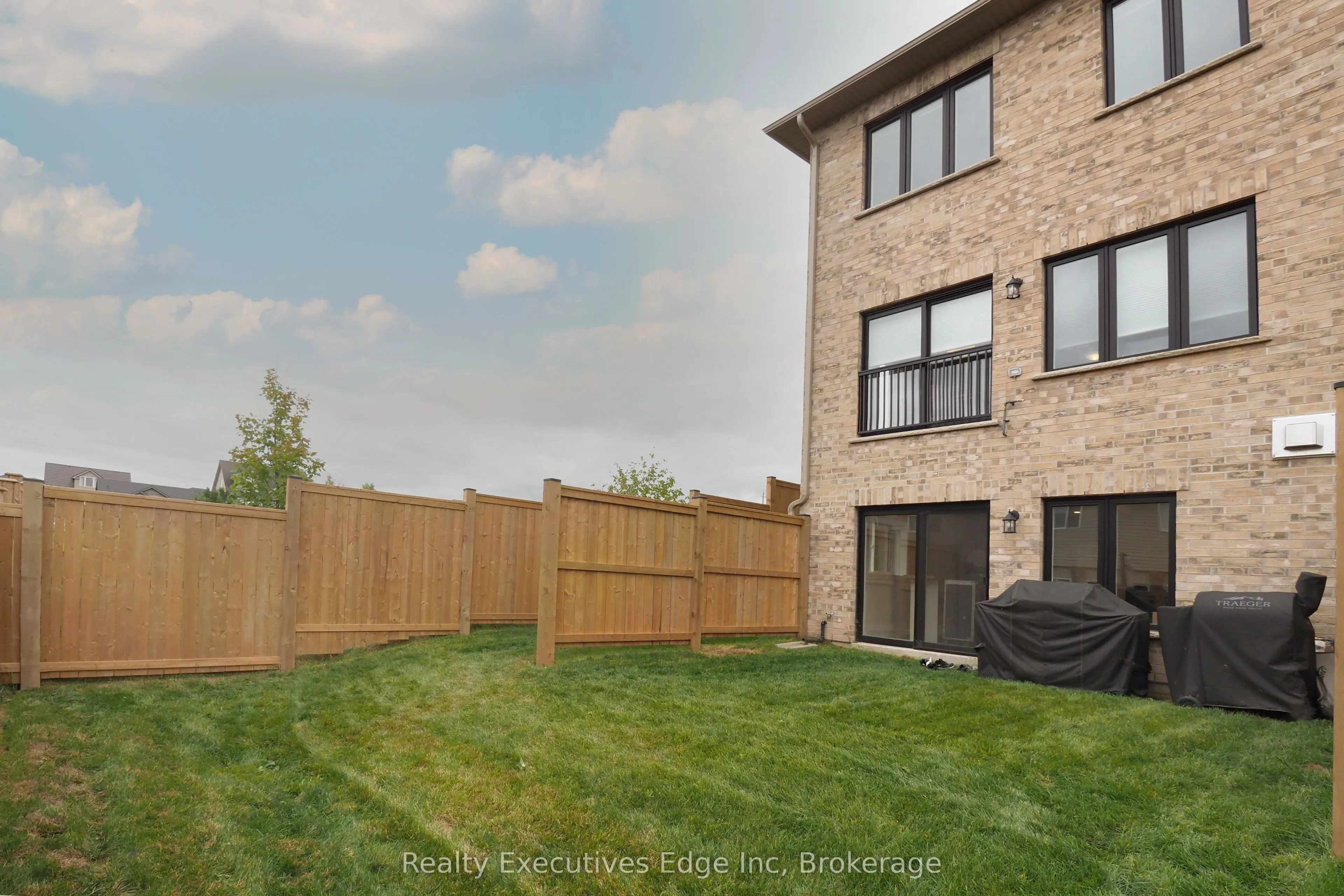 675 Victoria Road N, #16