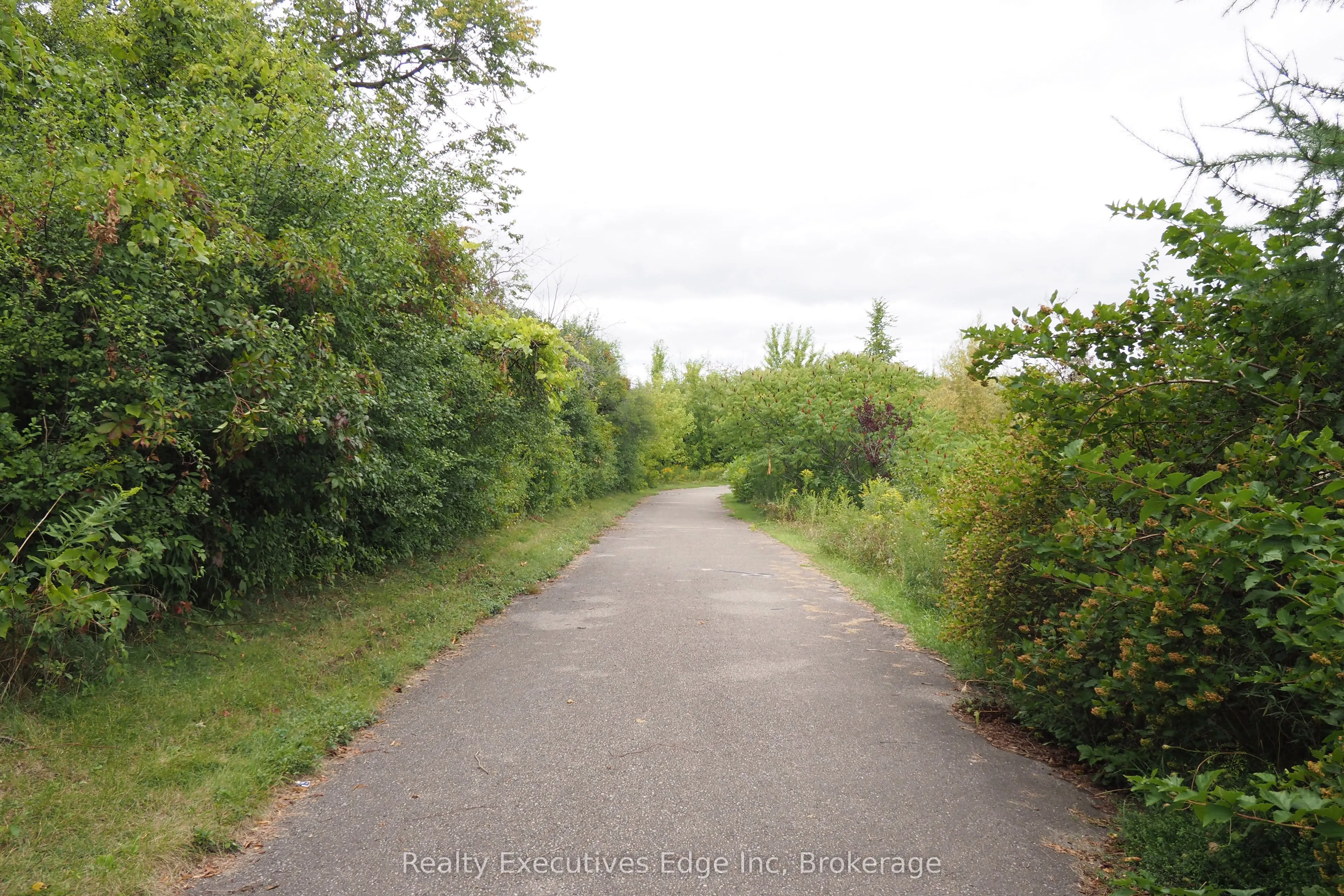 675 Victoria Road N, #16