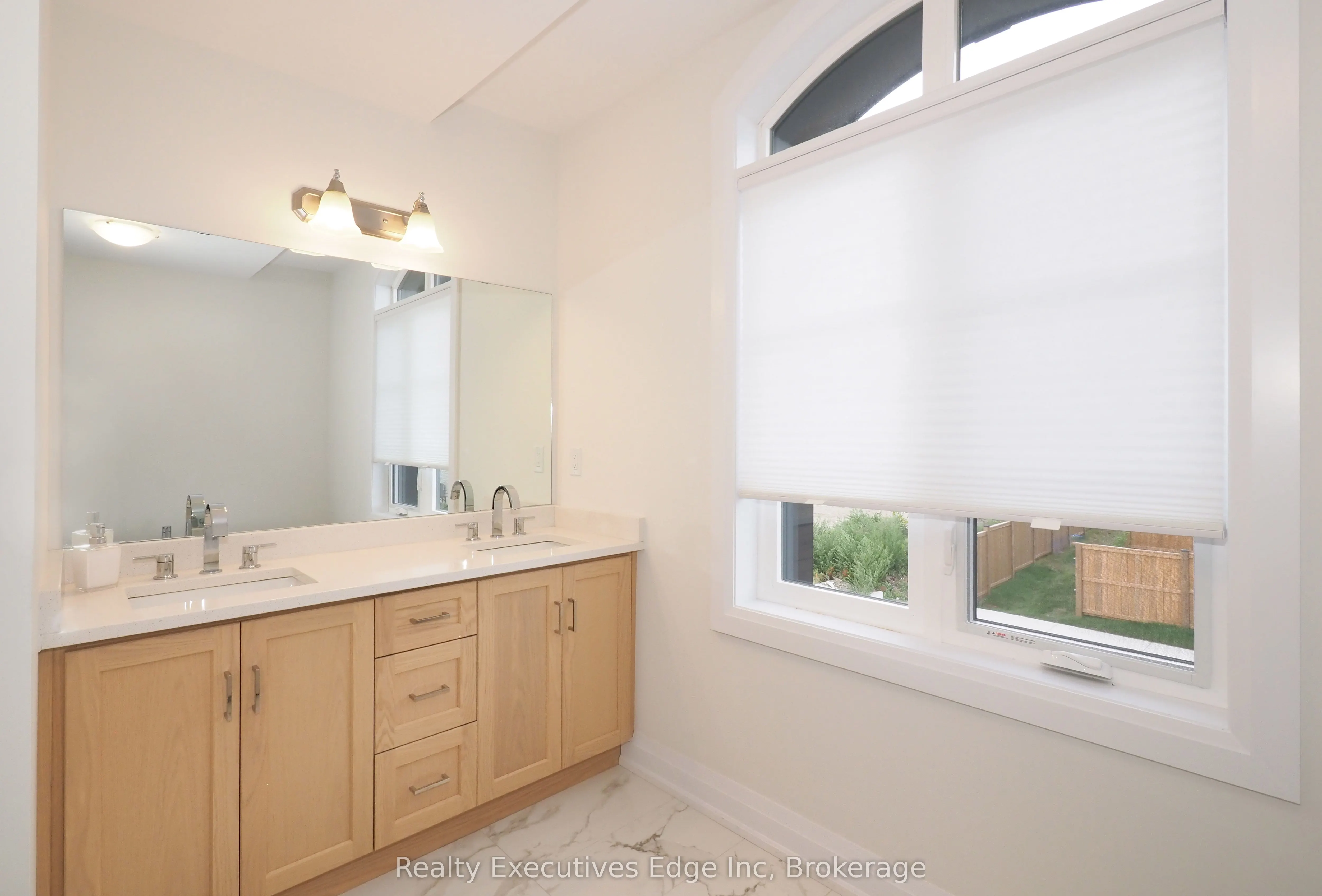 675 Victoria Road N, #16