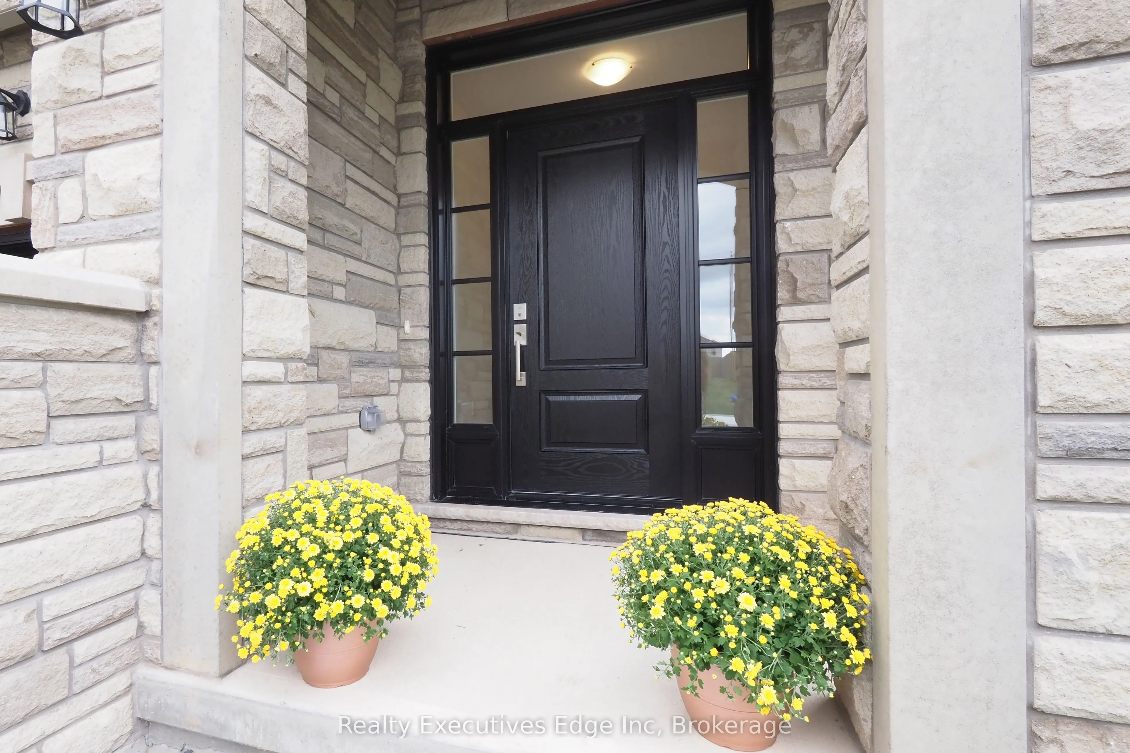 675 Victoria Road N, #16