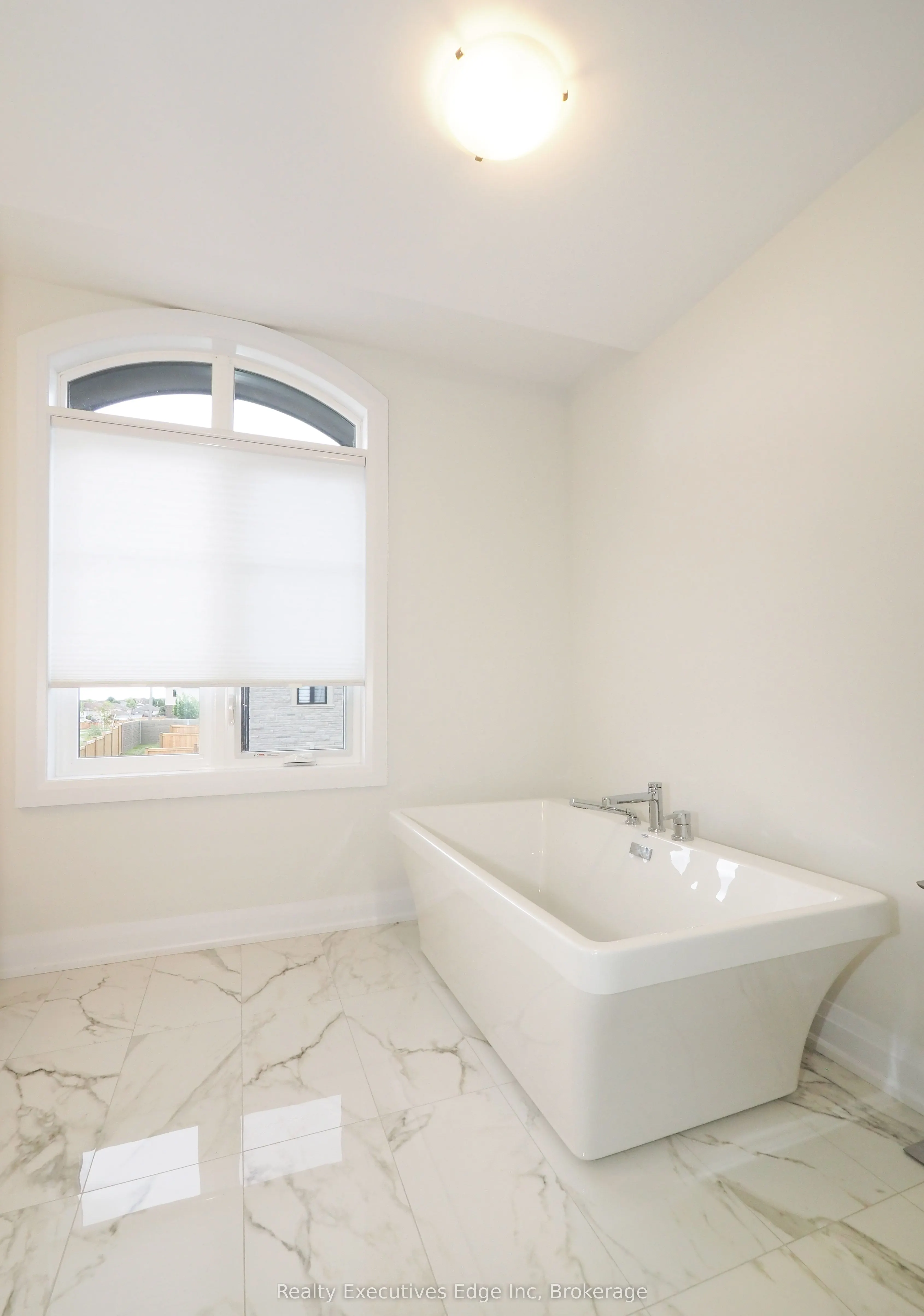 675 Victoria Road N, #16