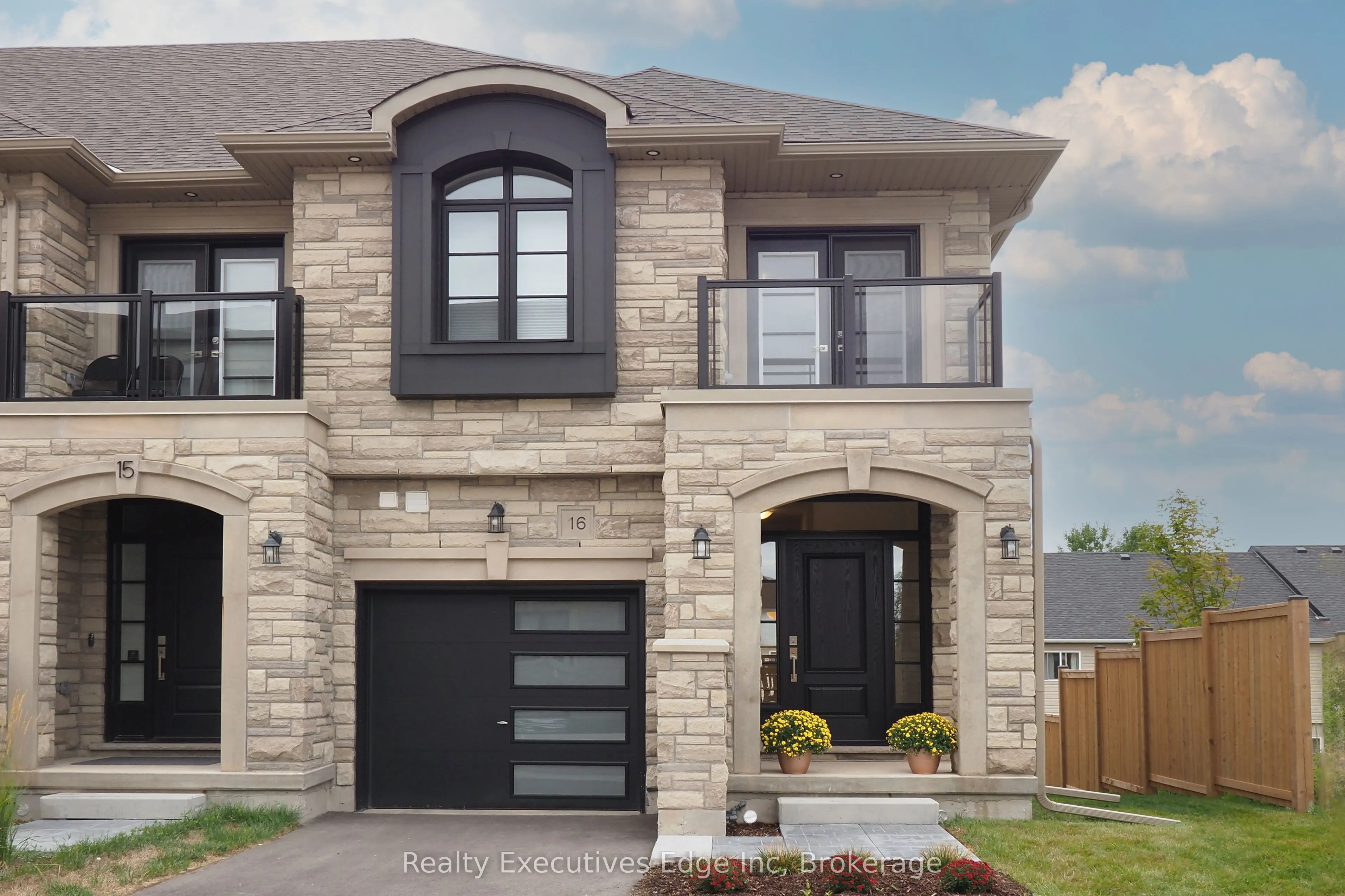 675 Victoria Road N, #16