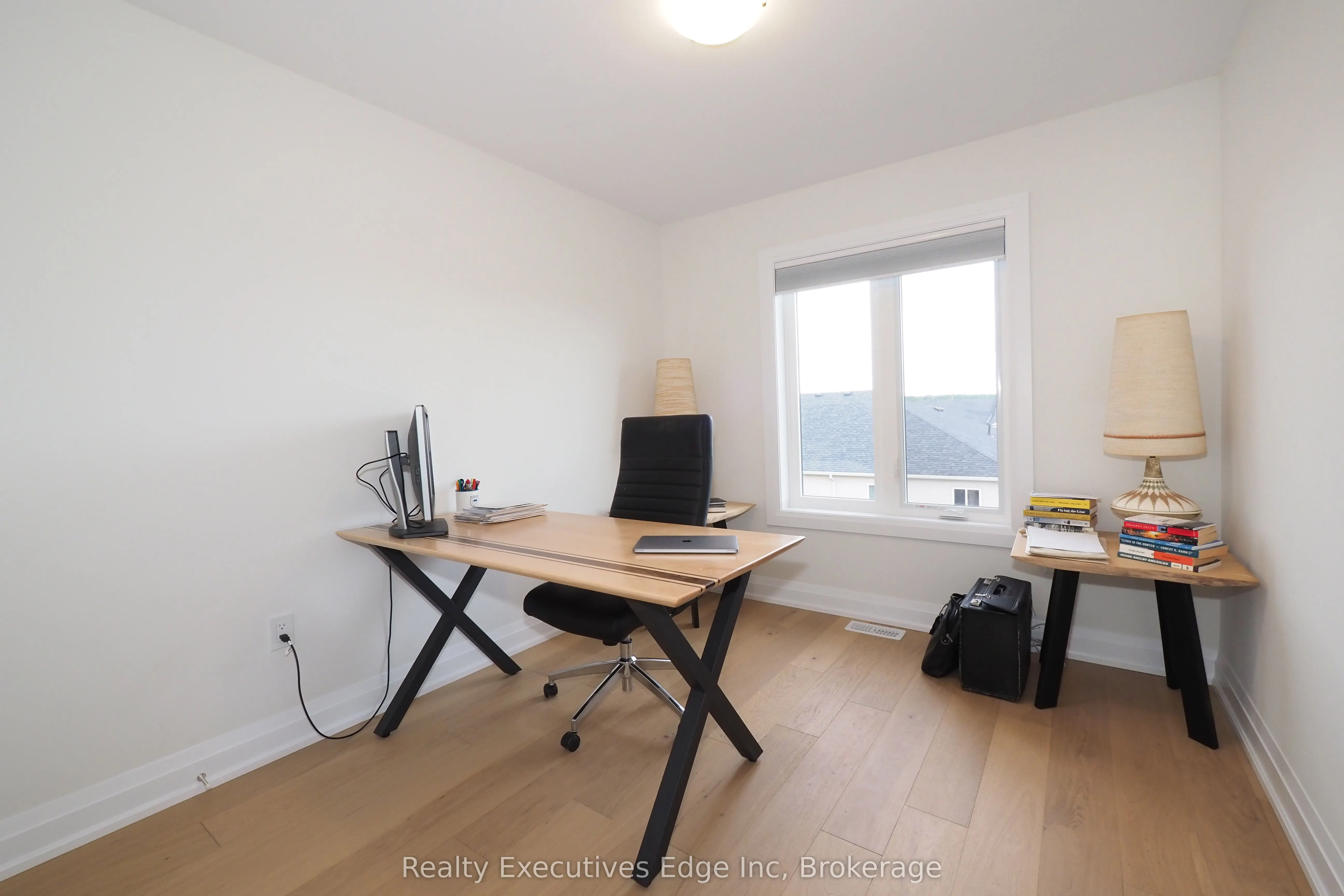 675 Victoria Road N, #16