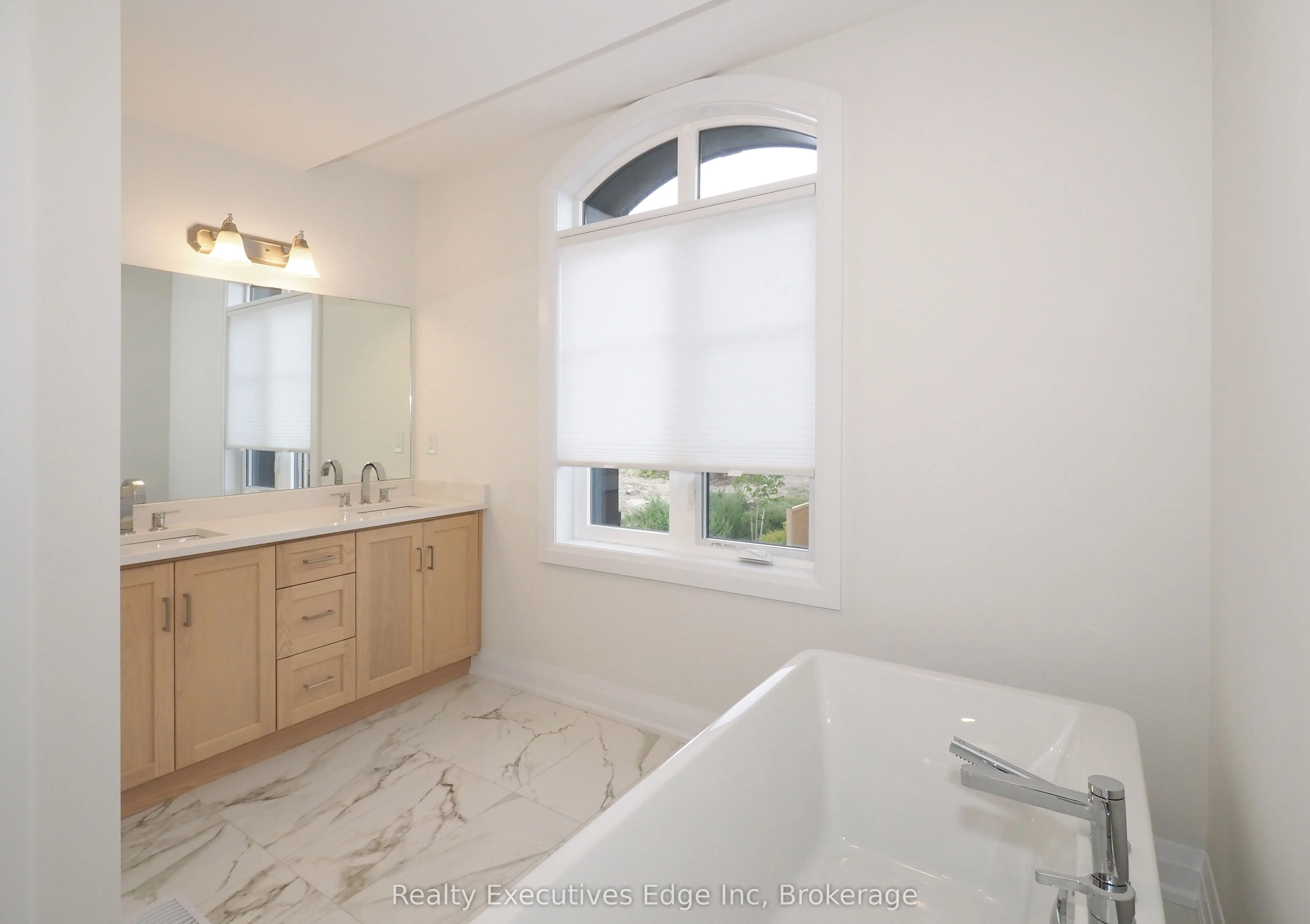 675 Victoria Road N, #16