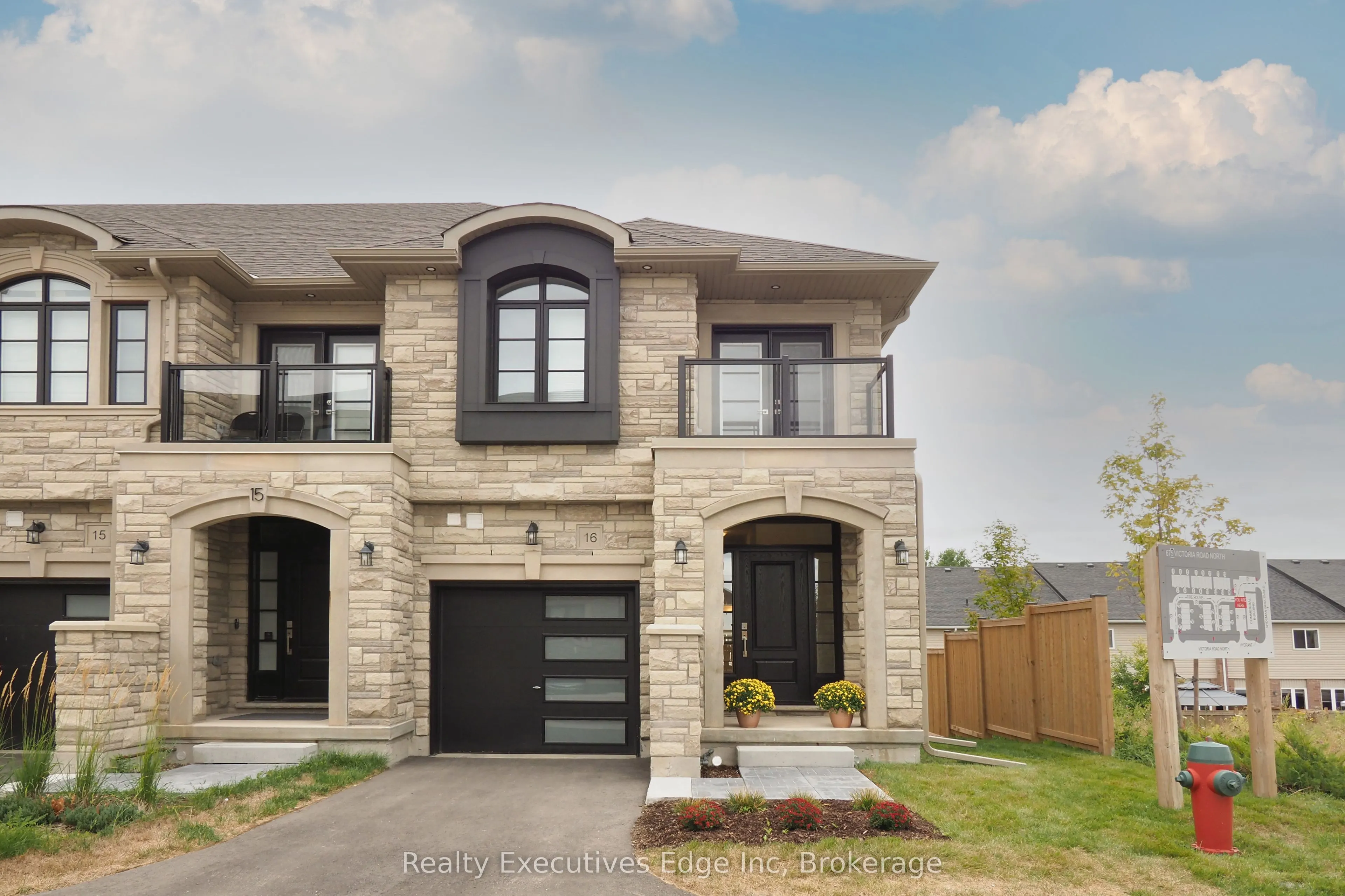 675 Victoria Road N, #16