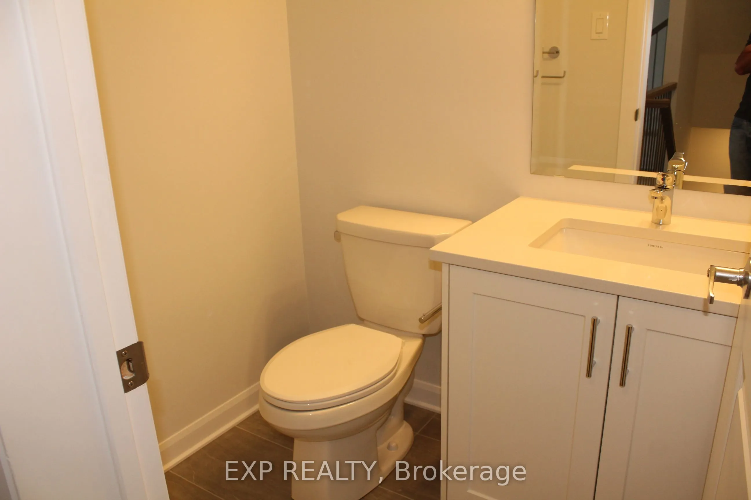 510 Woodlily Private