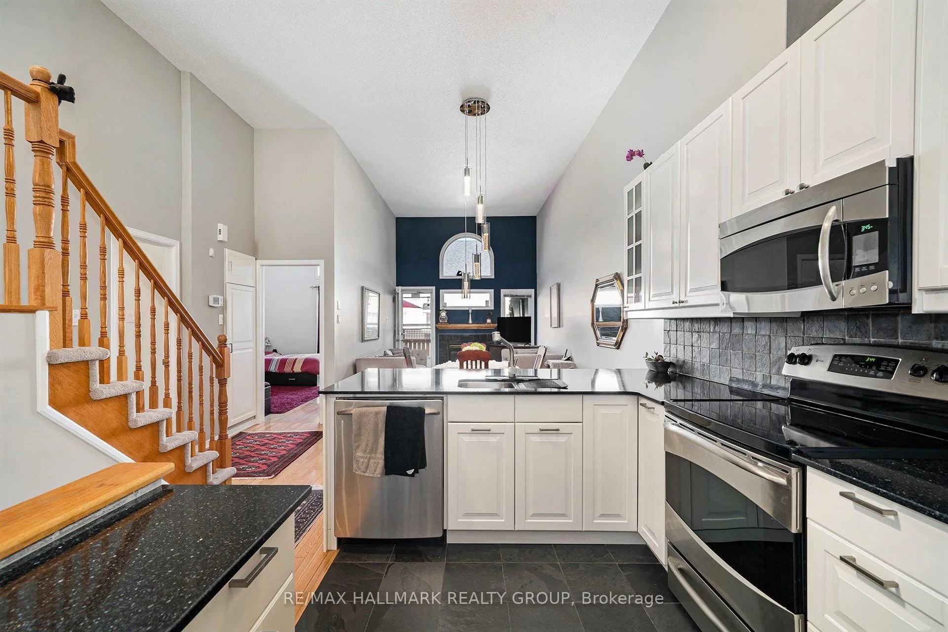 7 Maple Park Private